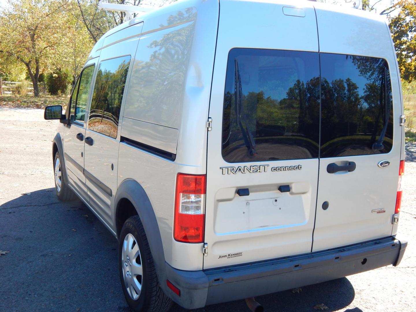 2013 Silver /Gray Cloth Ford Transit Connect XL (NM0LS6AN3DT) with an 2.0L L4 DOHC 16V engine, 4-Speed Automatic transmission, located at 6528 Lower York Road, New Hope, PA, 18938, (215) 862-9555, 40.358707, -74.977882 - Here we have a 2013 Transit Connect XL with a 2.0L 4 cylinder engine putting power to the front wheels via a smooth shifting automatic transmission. Options include: gray cloth, heat and A/C, AM/FM/CD/AUX radio, roll up windows, front defrost, separating rear wall, 2 sliding side doors with glass, 2 - Photo#4