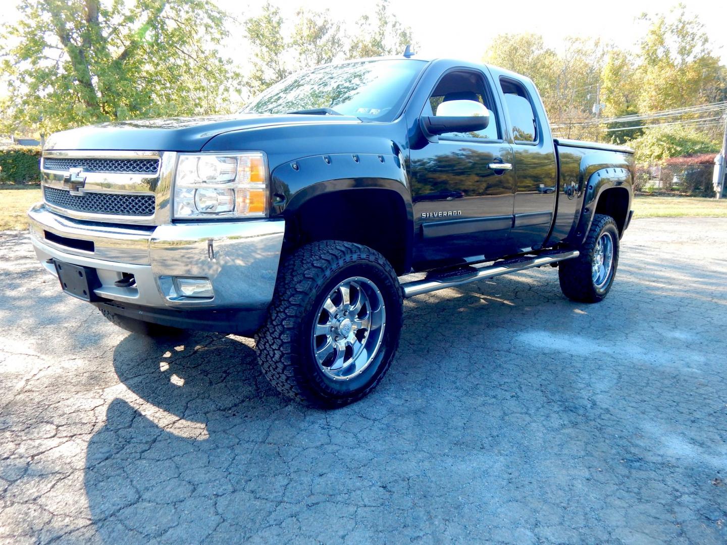 2013 Black /Black leather Chevrolet Silverado 1500 LT Ext. Cab Long Box 4WD (1GCRKSE76DZ) with an 5.3L V8 OHV 16V FFV engine, 6-Speed Automatic transmission, located at 6528 Lower York Road, New Hope, PA, 18938, (215) 862-9555, 40.358707, -74.977882 - Here we have a very cool Chevy Silverado 1500 with a 5.3L V8 putting power to an automatic 4x4 transmission. Options include: black leather, dual climate controls, automatic headlights, AM/FM/CD/AUX radio, cruise control, power windows/locks/mirrors, tilt steering wheel, side steps, bed cover, tow h - Photo#0