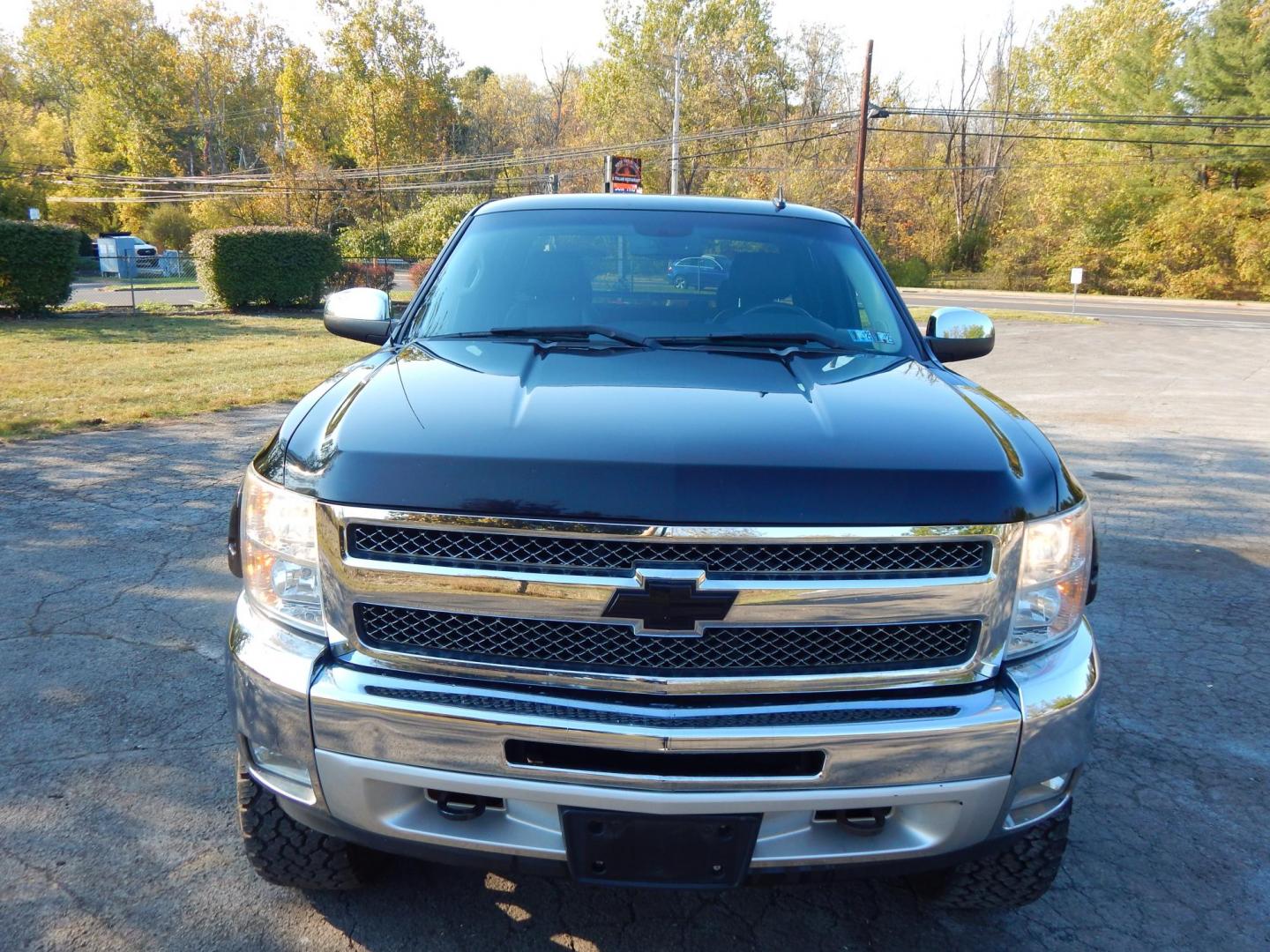 2013 Black /Black leather Chevrolet Silverado 1500 LT Ext. Cab Long Box 4WD (1GCRKSE76DZ) with an 5.3L V8 OHV 16V FFV engine, 6-Speed Automatic transmission, located at 6528 Lower York Road, New Hope, PA, 18938, (215) 862-9555, 40.358707, -74.977882 - Here we have a very cool Chevy Silverado 1500 with a 5.3L V8 putting power to an automatic 4x4 transmission. Options include: black leather, dual climate controls, automatic headlights, AM/FM/CD/AUX radio, cruise control, power windows/locks/mirrors, tilt steering wheel, side steps, bed cover, tow h - Photo#8