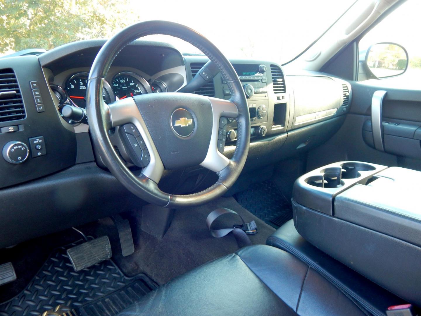 2013 Black /Black leather Chevrolet Silverado 1500 LT Ext. Cab Long Box 4WD (1GCRKSE76DZ) with an 5.3L V8 OHV 16V FFV engine, 6-Speed Automatic transmission, located at 6528 Lower York Road, New Hope, PA, 18938, (215) 862-9555, 40.358707, -74.977882 - Here we have a very cool Chevy Silverado 1500 with a 5.3L V8 putting power to an automatic 4x4 transmission. Options include: black leather, dual climate controls, automatic headlights, AM/FM/CD/AUX radio, cruise control, power windows/locks/mirrors, tilt steering wheel, side steps, bed cover, tow h - Photo#24