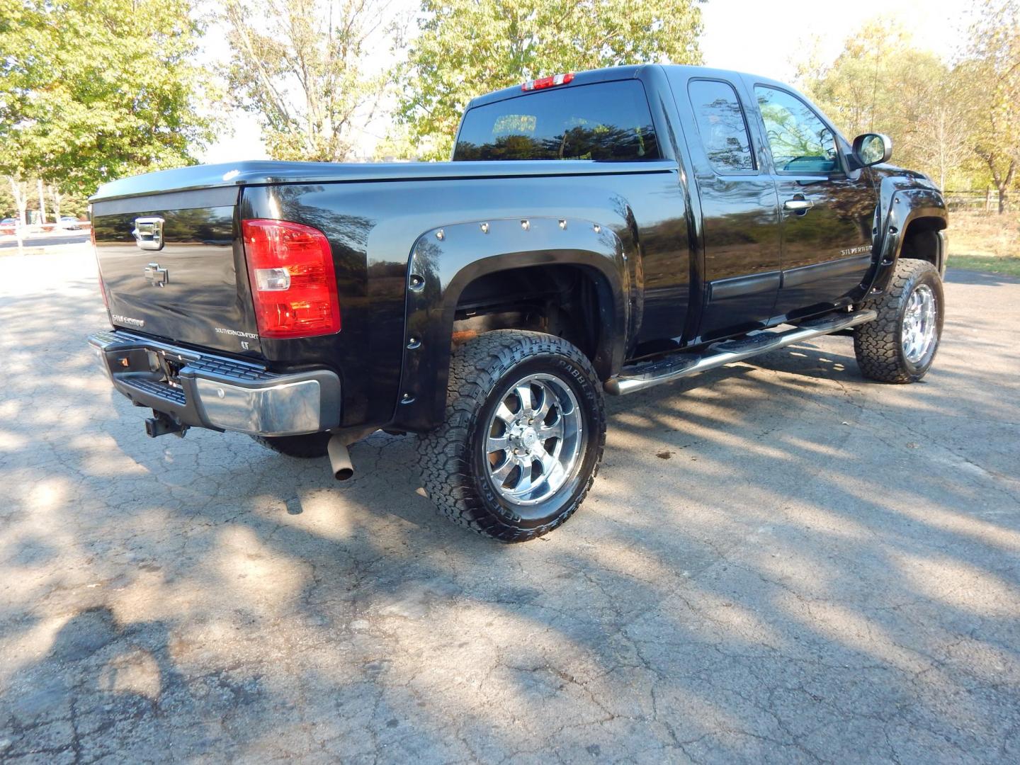 2013 Black /Black leather Chevrolet Silverado 1500 LT Ext. Cab Long Box 4WD (1GCRKSE76DZ) with an 5.3L V8 OHV 16V FFV engine, 6-Speed Automatic transmission, located at 6528 Lower York Road, New Hope, PA, 18938, (215) 862-9555, 40.358707, -74.977882 - Here we have a very cool Chevy Silverado 1500 with a 5.3L V8 putting power to an automatic 4x4 transmission. Options include: black leather, dual climate controls, automatic headlights, AM/FM/CD/AUX radio, cruise control, power windows/locks/mirrors, tilt steering wheel, side steps, bed cover, tow h - Photo#4