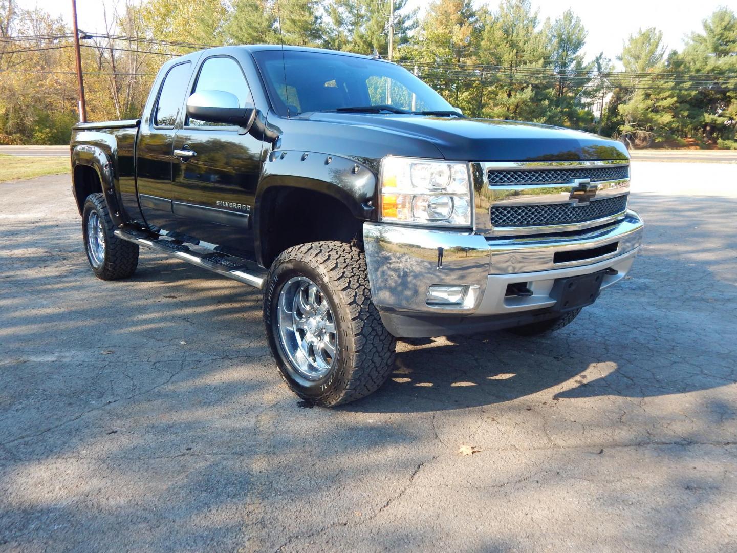 2013 Black /Black leather Chevrolet Silverado 1500 LT Ext. Cab Long Box 4WD (1GCRKSE76DZ) with an 5.3L V8 OHV 16V FFV engine, 6-Speed Automatic transmission, located at 6528 Lower York Road, New Hope, PA, 18938, (215) 862-9555, 40.358707, -74.977882 - Here we have a very cool Chevy Silverado 1500 with a 5.3L V8 putting power to an automatic 4x4 transmission. Options include: black leather, dual climate controls, automatic headlights, AM/FM/CD/AUX radio, cruise control, power windows/locks/mirrors, tilt steering wheel, side steps, bed cover, tow h - Photo#2