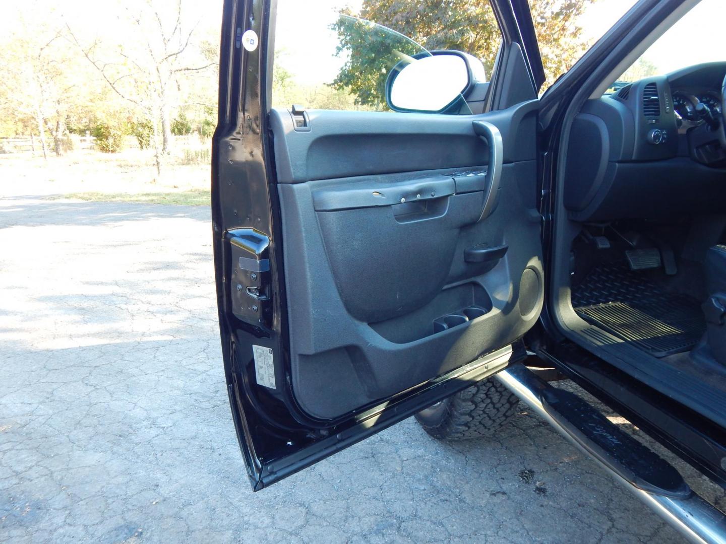 2013 Black /Black leather Chevrolet Silverado 1500 LT Ext. Cab Long Box 4WD (1GCRKSE76DZ) with an 5.3L V8 OHV 16V FFV engine, 6-Speed Automatic transmission, located at 6528 Lower York Road, New Hope, PA, 18938, (215) 862-9555, 40.358707, -74.977882 - Here we have a very cool Chevy Silverado 1500 with a 5.3L V8 putting power to an automatic 4x4 transmission. Options include: black leather, dual climate controls, automatic headlights, AM/FM/CD/AUX radio, cruise control, power windows/locks/mirrors, tilt steering wheel, side steps, bed cover, tow h - Photo#13