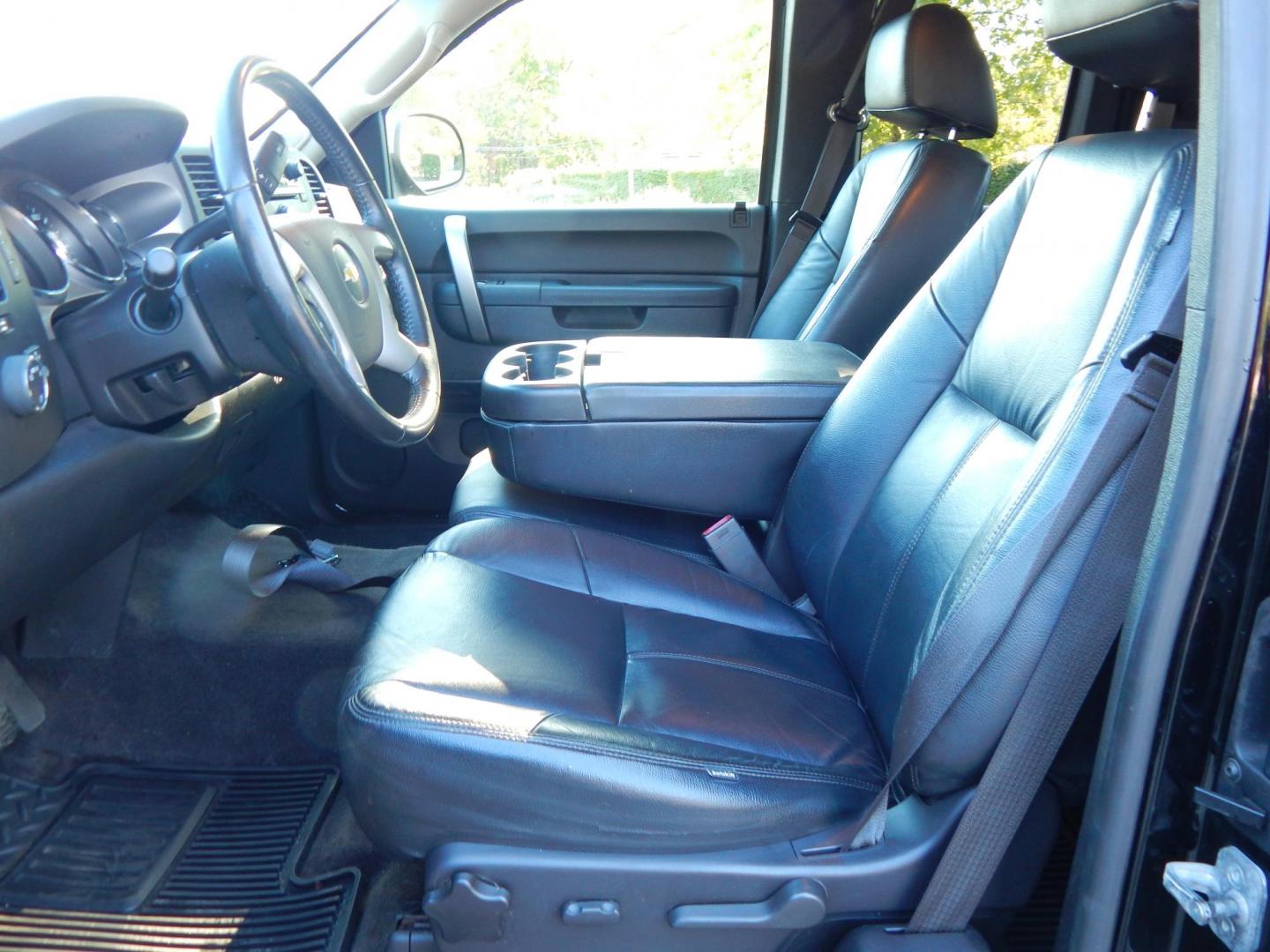 2013 Black /Black leather Chevrolet Silverado 1500 LT Ext. Cab Long Box 4WD (1GCRKSE76DZ) with an 5.3L V8 OHV 16V FFV engine, 6-Speed Automatic transmission, located at 6528 Lower York Road, New Hope, PA, 18938, (215) 862-9555, 40.358707, -74.977882 - Here we have a very cool Chevy Silverado 1500 with a 5.3L V8 putting power to an automatic 4x4 transmission. Options include: black leather, dual climate controls, automatic headlights, AM/FM/CD/AUX radio, cruise control, power windows/locks/mirrors, tilt steering wheel, side steps, bed cover, tow h - Photo#12