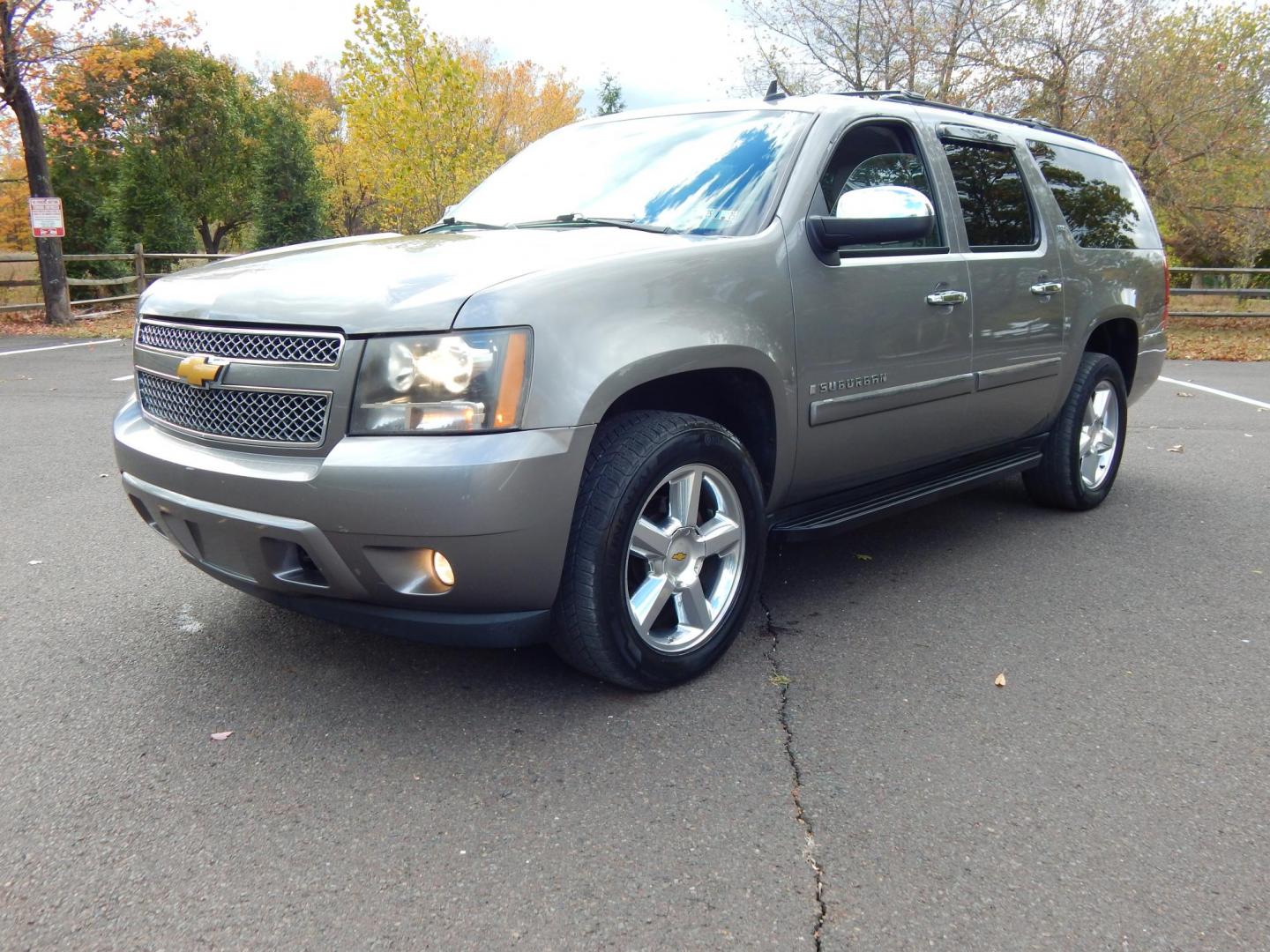 2008 Gray /Gray Leather Chevrolet Suburban LS 1500 4WD (1GNFK16328J) with an 5.3L V8 OHV 16V FFV engine, 4-Speed Automatic Overdrive transmission, located at 6528 Lower York Road, New Hope, PA, 18938, (215) 862-9555, 40.358707, -74.977882 - Here we have a Chevy Suburban with a 5.3L V8 putting power to a 4x4 automatic transmission. Options include: black leather, dual power seats, heated seats, movie screen, AM/FM/AUX/SAT/CD radio with navigation, cruise control, automatic headlights, power windows/locks/mirrors, dual plus rear climate - Photo#0