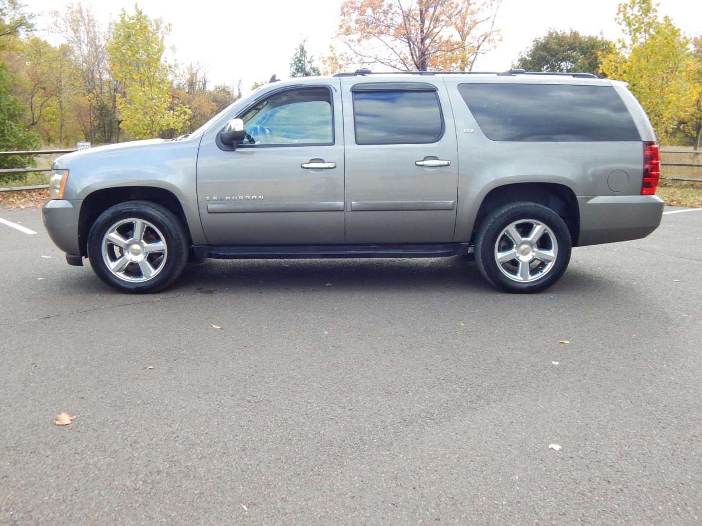 2008 Gray /Gray Leather Chevrolet Suburban LS 1500 4WD (1GNFK16328J) with an 5.3L V8 OHV 16V FFV engine, 4-Speed Automatic Overdrive transmission, located at 6528 Lower York Road, New Hope, PA, 18938, (215) 862-9555, 40.358707, -74.977882 - Here we have a Chevy Suburban with a 5.3L V8 putting power to a 4x4 automatic transmission. Options include: black leather, dual power seats, heated seats, movie screen, AM/FM/AUX/SAT/CD radio with navigation, cruise control, automatic headlights, power windows/locks/mirrors, dual plus rear climate - Photo#1