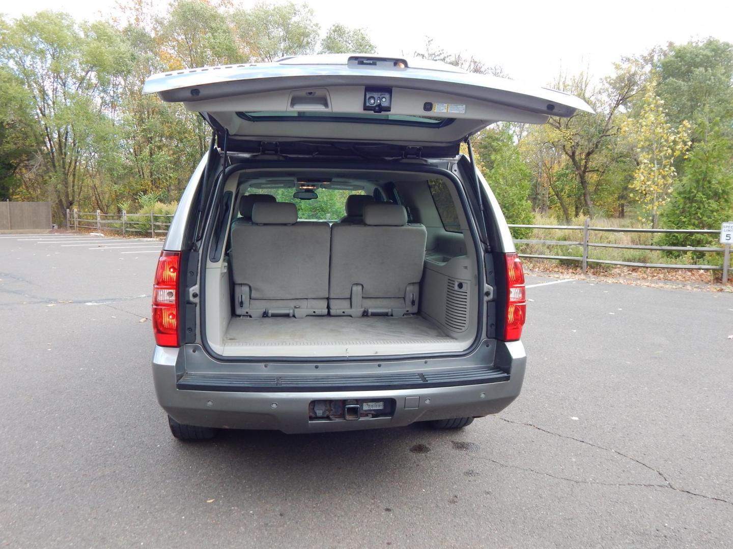 2008 Gray /Gray Leather Chevrolet Suburban LS 1500 4WD (1GNFK16328J) with an 5.3L V8 OHV 16V FFV engine, 4-Speed Automatic Overdrive transmission, located at 6528 Lower York Road, New Hope, PA, 18938, (215) 862-9555, 40.358707, -74.977882 - Here we have a Chevy Suburban with a 5.3L V8 putting power to a 4x4 automatic transmission. Options include: black leather, dual power seats, heated seats, movie screen, AM/FM/AUX/SAT/CD radio with navigation, cruise control, automatic headlights, power windows/locks/mirrors, dual plus rear climate - Photo#15