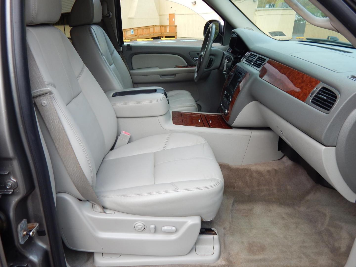 2008 Gray /Gray Leather Chevrolet Suburban LS 1500 4WD (1GNFK16328J) with an 5.3L V8 OHV 16V FFV engine, 4-Speed Automatic Overdrive transmission, located at 6528 Lower York Road, New Hope, PA, 18938, (215) 862-9555, 40.358707, -74.977882 - Here we have a Chevy Suburban with a 5.3L V8 putting power to a 4x4 automatic transmission. Options include: black leather, dual power seats, heated seats, movie screen, AM/FM/AUX/SAT/CD radio with navigation, cruise control, automatic headlights, power windows/locks/mirrors, dual plus rear climate - Photo#18