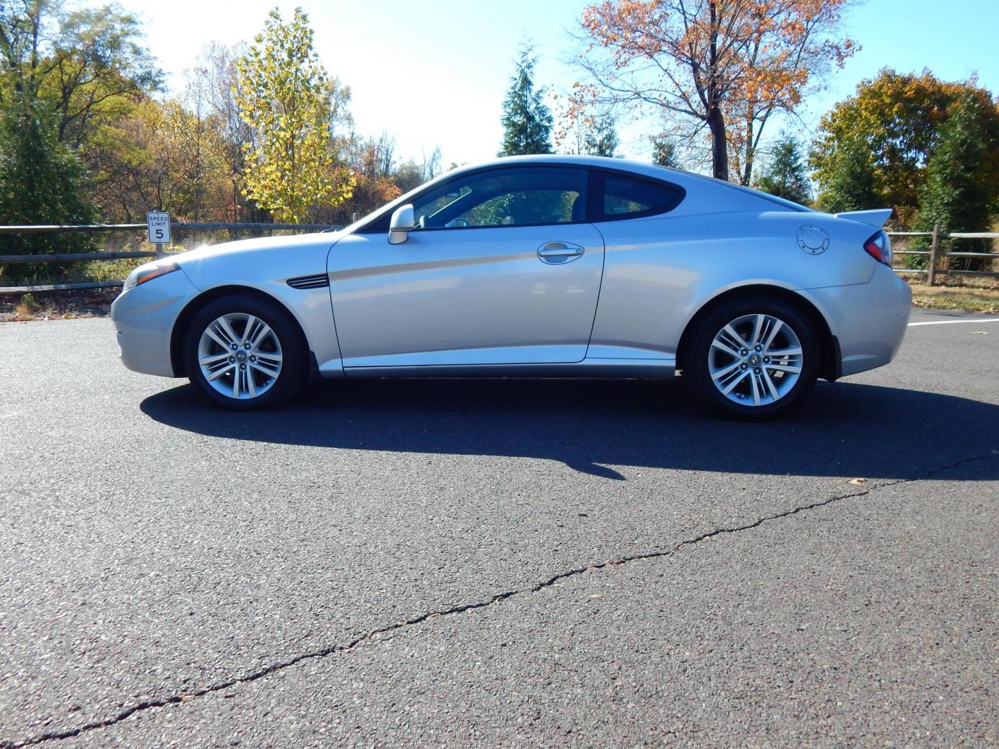 2008 Silver /Black Cloth Hyundai Tiburon GS (KMHHM66D78U) with an 2.0L L4 DOHC 16V engine, Manual transmission, located at 6528 Lower York Road, New Hope, PA, 18938, (215) 862-9555, 40.358707, -74.977882 - Here we have a very fun driving Hyundai Tiburon GS with a 2.0L 4 cylinder engine putting power to the front wheels via a smooth shifting 5 speed manual transmission. Options include: black cloth, heat, A/C, Kenwood radio, tilt steering wheel, power windows, power locks, power windows, fog lights, re - Photo#0