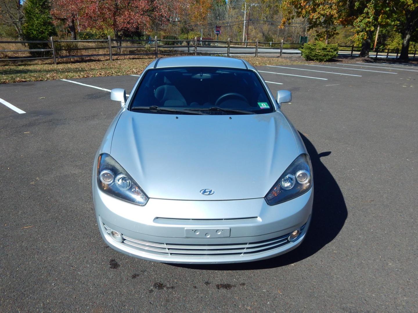 2008 Silver /Black Cloth Hyundai Tiburon GS (KMHHM66D78U) with an 2.0L L4 DOHC 16V engine, Manual transmission, located at 6528 Lower York Road, New Hope, PA, 18938, (215) 862-9555, 40.358707, -74.977882 - Here we have a very fun driving Hyundai Tiburon GS with a 2.0L 4 cylinder engine putting power to the front wheels via a smooth shifting 5 speed manual transmission. Options include: black cloth, heat, A/C, Kenwood radio, tilt steering wheel, power windows, power locks, power windows, fog lights, re - Photo#8