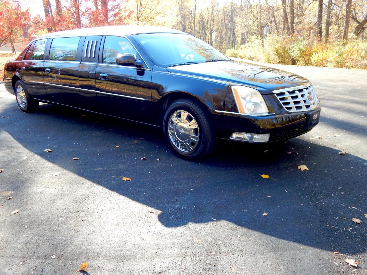 2011 Black /Black Leather Cadillac DTS Base (1GE9K9C61BU) with an 4.6L V8 DOHC 32V engine, 4-Speed Automatic transmission, located at 6528 Lower York Road, New Hope, PA, 18938, (215) 862-9555, 40.358707, -74.977882 - Here we have a very cool, low millage Cadillac DTS Pro Coachbuilder Limousine with a 4.6L V8 putting power to the front wheels via a smooth shifting automatic transmission. This limo comes ready to use for private use and/or Uber/Lift approved. This Cadillac has brand new tires, new Carplay navigati - Photo#7