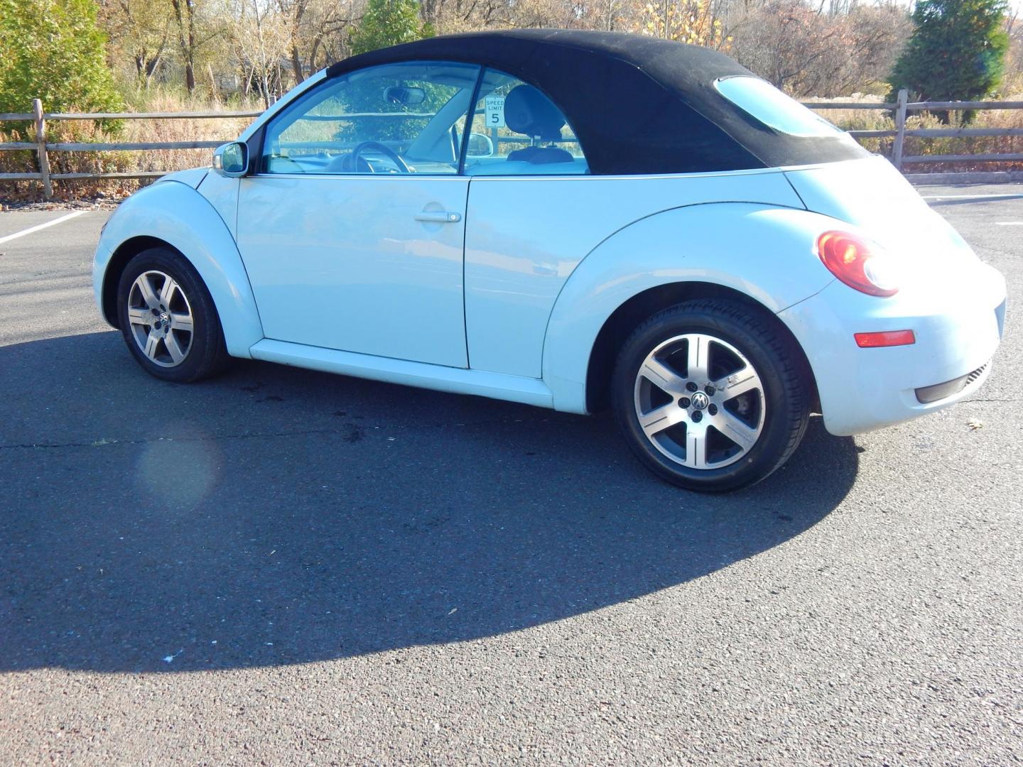 2006 Blue /Black leather Volkswagen New Beetle 2.5L Convertible (3VWRF31Y66M) with an 2.5L L5 DOHC 20V engine, Automatic transmission, located at 6528 Lower York Road, New Hope, PA, 18938, (215) 862-9555, 40.358707, -74.977882 - Here we have a VW Beetle with a 2.5L 5 cylinder engine putting power to the front wheels via an automatic transmission. Options include: black leather, AC/HEAT, heated front seats, AM/FM/SAT/CD radio, tilt steering wheel, cruise control, power windows/locks/mirrors and 16 inch alloy wheels. 11/24 Pa - Photo#1