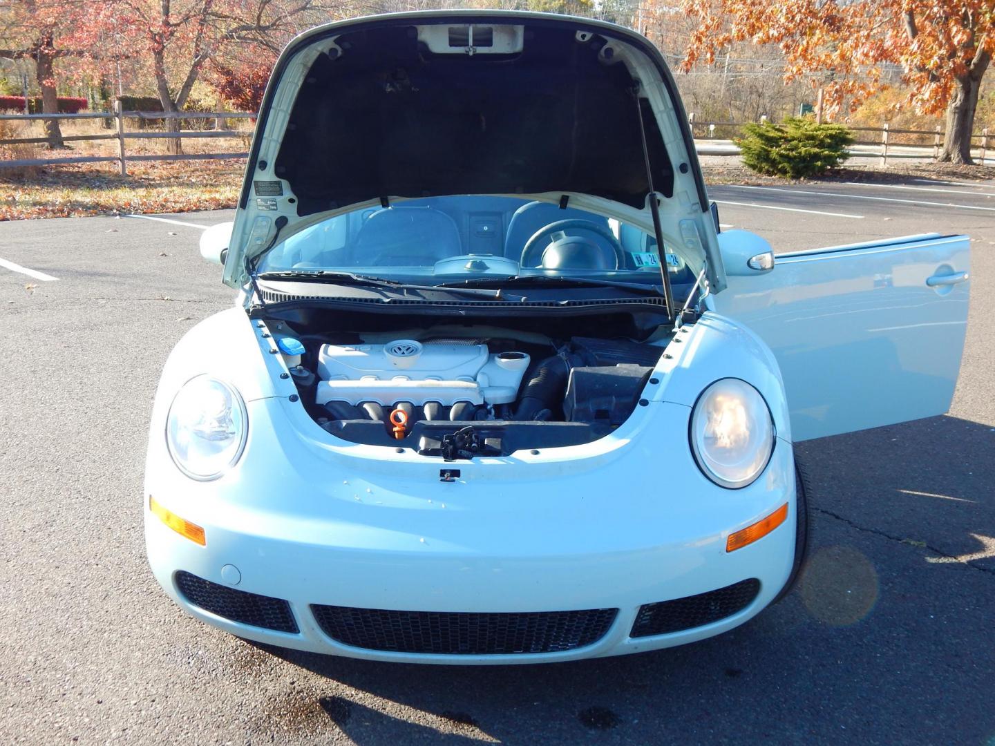 2006 Blue /Black leather Volkswagen New Beetle 2.5L Convertible (3VWRF31Y66M) with an 2.5L L5 DOHC 20V engine, Automatic transmission, located at 6528 Lower York Road, New Hope, PA, 18938, (215) 862-9555, 40.358707, -74.977882 - Here we have a VW Beetle with a 2.5L 5 cylinder engine putting power to the front wheels via an automatic transmission. Options include: black leather, AC/HEAT, heated front seats, AM/FM/SAT/CD radio, tilt steering wheel, cruise control, power windows/locks/mirrors and 16 inch alloy wheels. 11/24 Pa - Photo#23