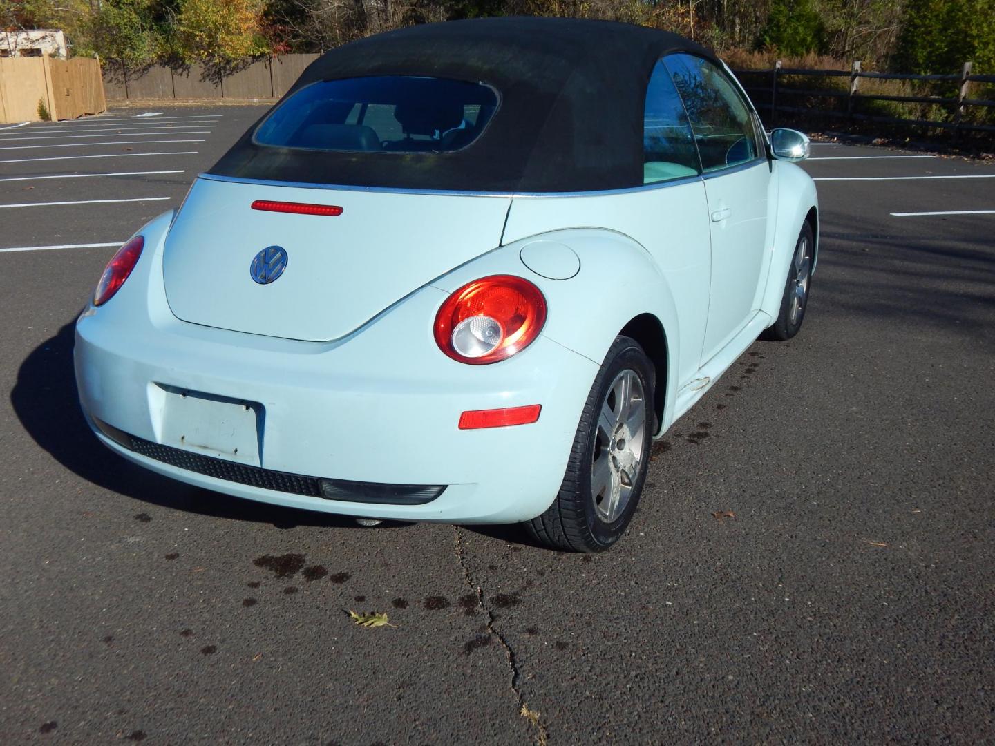 2006 Blue /Black leather Volkswagen New Beetle 2.5L Convertible (3VWRF31Y66M) with an 2.5L L5 DOHC 20V engine, Automatic transmission, located at 6528 Lower York Road, New Hope, PA, 18938, (215) 862-9555, 40.358707, -74.977882 - Here we have a VW Beetle with a 2.5L 5 cylinder engine putting power to the front wheels via an automatic transmission. Options include: black leather, AC/HEAT, heated front seats, AM/FM/SAT/CD radio, tilt steering wheel, cruise control, power windows/locks/mirrors and 16 inch alloy wheels. 11/24 Pa - Photo#4