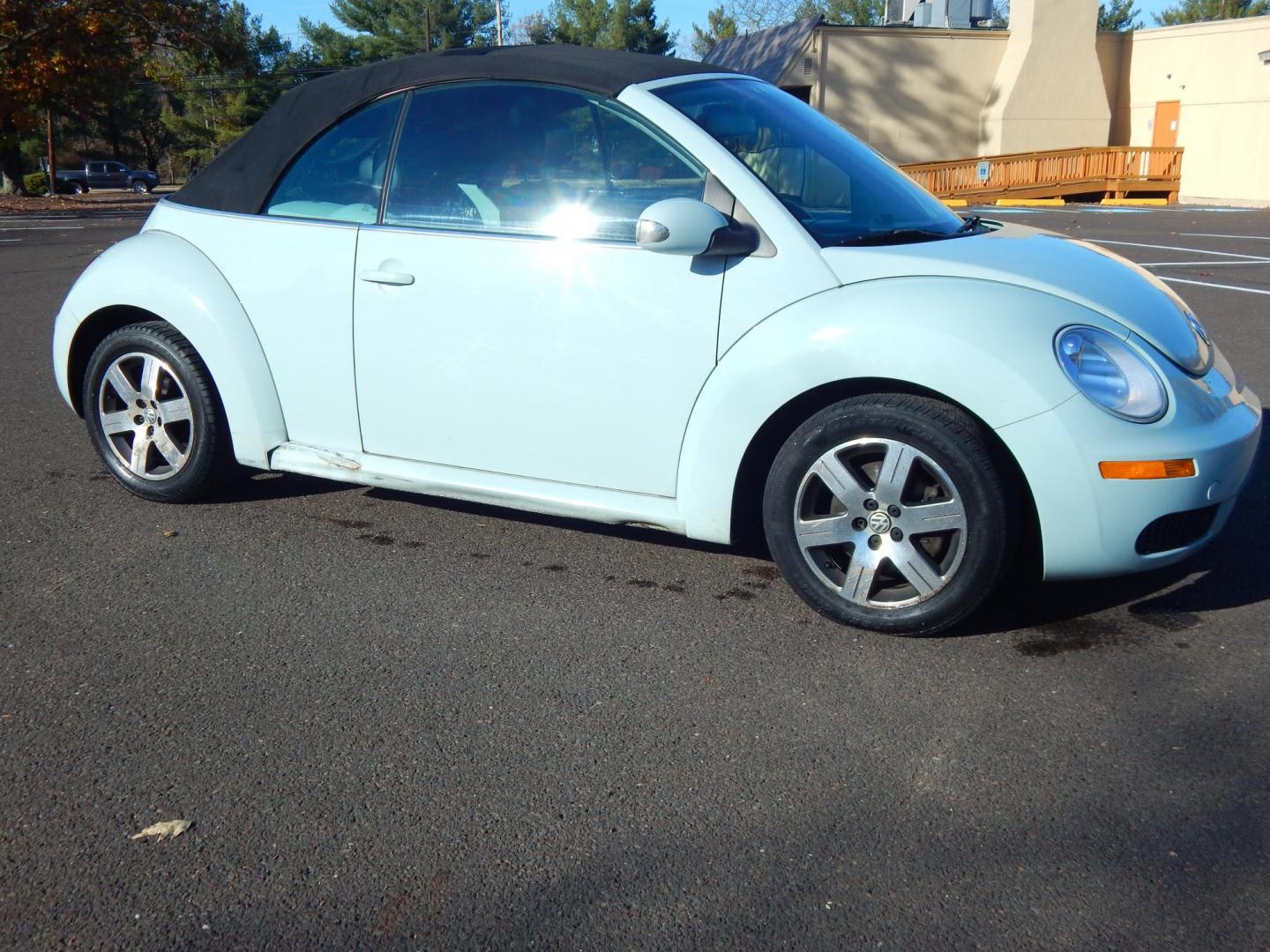 2006 Blue /Black leather Volkswagen New Beetle 2.5L Convertible (3VWRF31Y66M) with an 2.5L L5 DOHC 20V engine, Automatic transmission, located at 6528 Lower York Road, New Hope, PA, 18938, (215) 862-9555, 40.358707, -74.977882 - Here we have a VW Beetle with a 2.5L 5 cylinder engine putting power to the front wheels via an automatic transmission. Options include: black leather, AC/HEAT, heated front seats, AM/FM/SAT/CD radio, tilt steering wheel, cruise control, power windows/locks/mirrors and 16 inch alloy wheels. 11/24 Pa - Photo#5