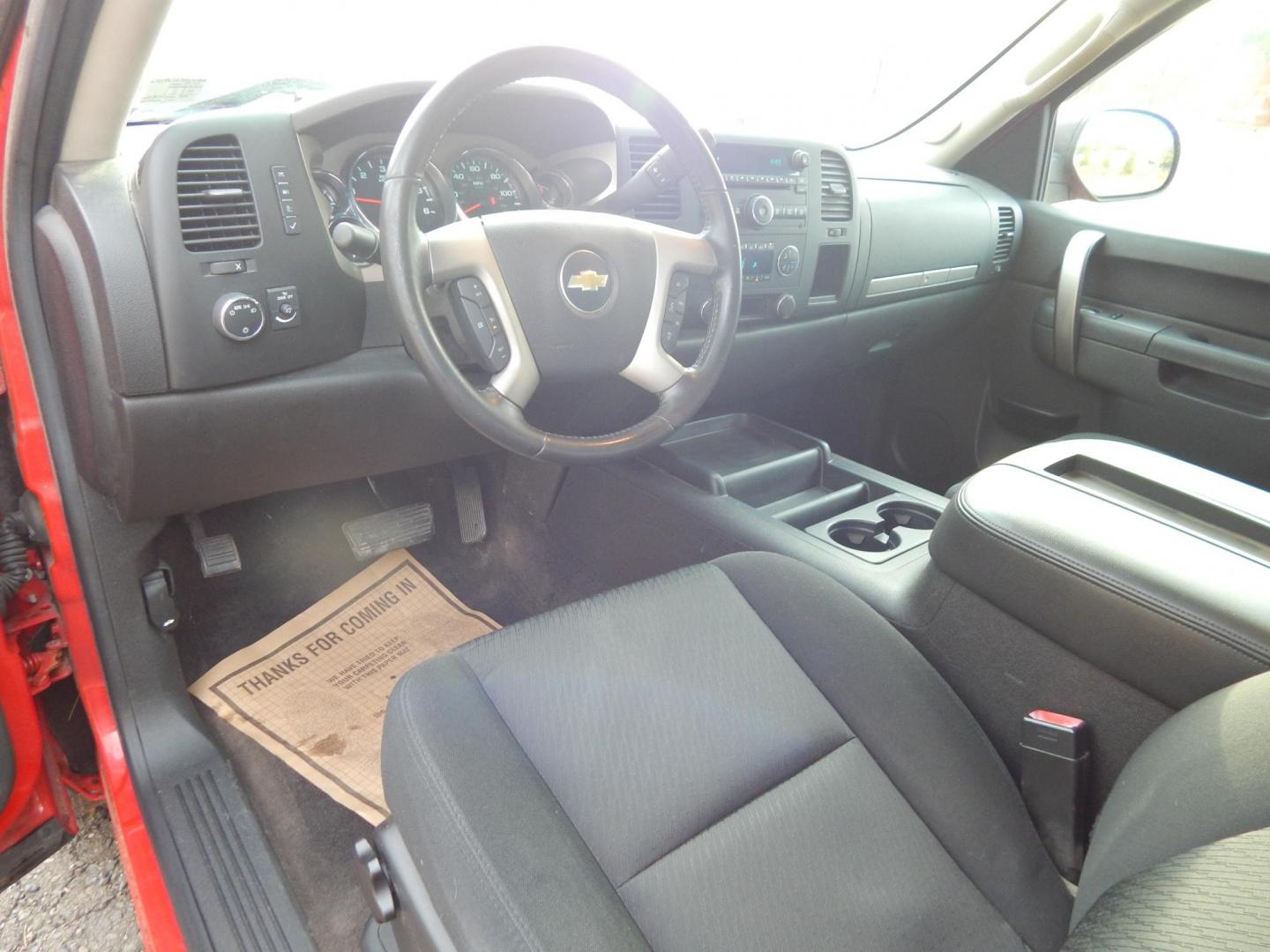 2013 RED /Black Cloth Chevrolet Silverado 1500 LT Ext. Cab Long Box 4WD (1GCRKSE78DZ) with an 5.3L V8 OHV 16V FFV engine, 6-Speed Automatic transmission, located at 6528 Lower York Road, New Hope, PA, 18938, (215) 862-9555, 40.358707, -74.977882 - Here we have a very nice Chevy Silverado with a 5.3L V8 putting power to a 4x4 automatic transmission. Options include: black cloth, dual climate controls, AM/FM/CD/AUX radio, cruise control, tilt steering wheel, automatic headlights, power windows, power locks, power mirrors, 18 inch alloy wheels a - Photo#10