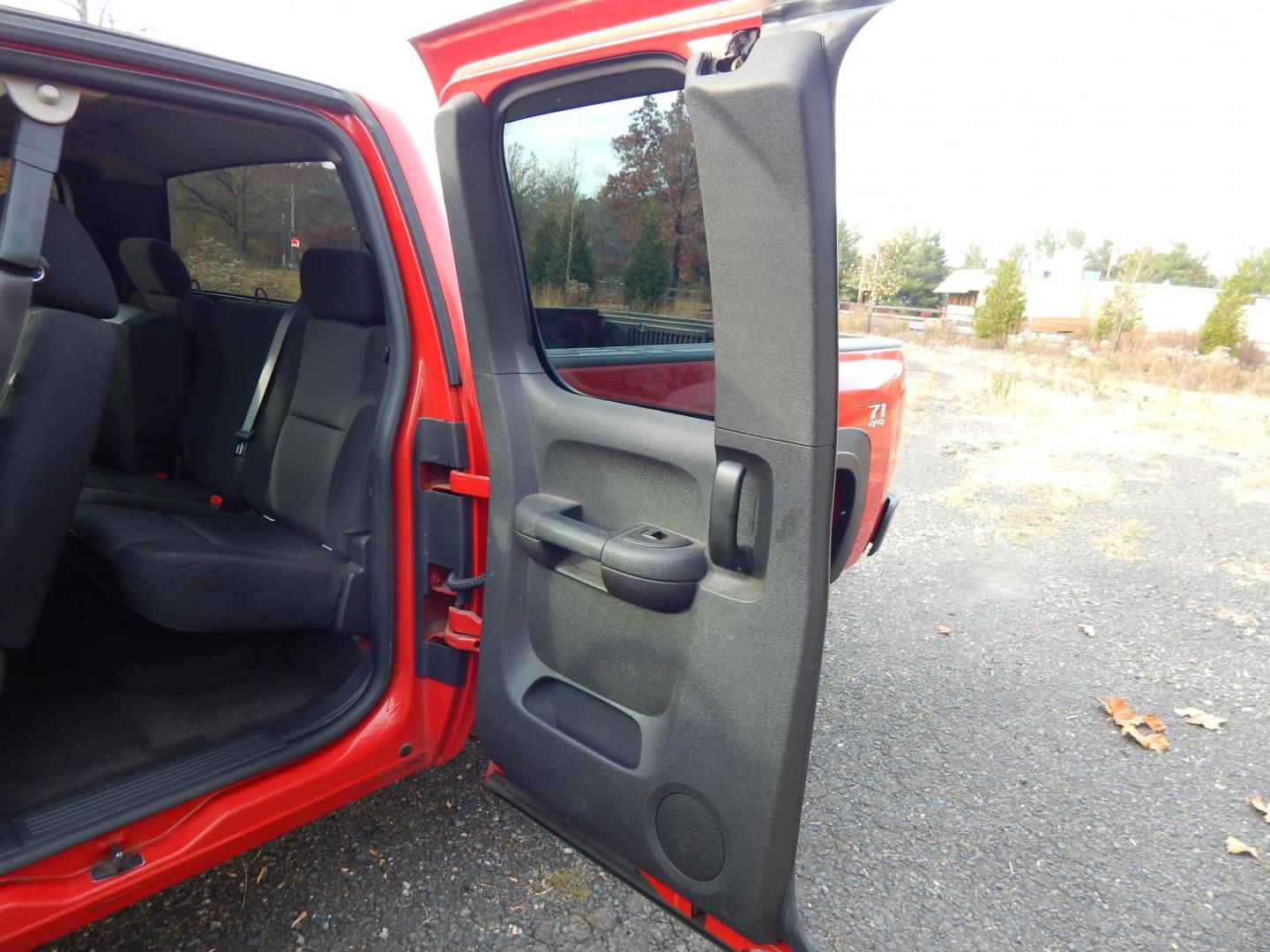 2013 RED /Black Cloth Chevrolet Silverado 1500 LT Ext. Cab Long Box 4WD (1GCRKSE78DZ) with an 5.3L V8 OHV 16V FFV engine, 6-Speed Automatic transmission, located at 6528 Lower York Road, New Hope, PA, 18938, (215) 862-9555, 40.358707, -74.977882 - Here we have a very nice Chevy Silverado with a 5.3L V8 putting power to a 4x4 automatic transmission. Options include: black cloth, dual climate controls, AM/FM/CD/AUX radio, cruise control, tilt steering wheel, automatic headlights, power windows, power locks, power mirrors, 18 inch alloy wheels a - Photo#11