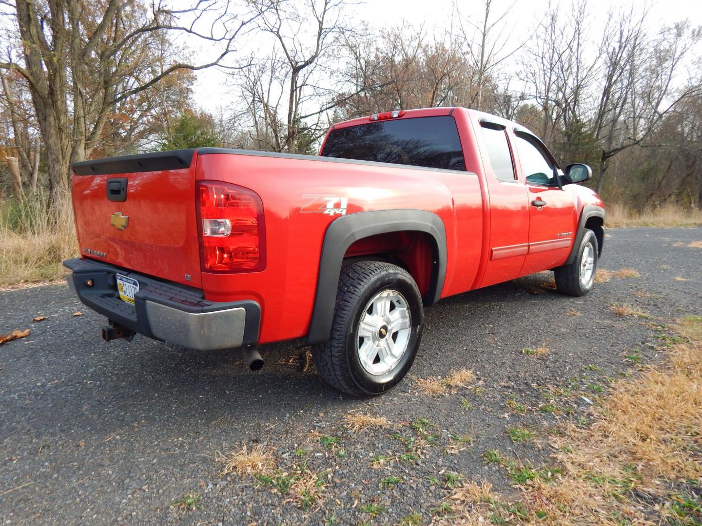 2013 RED /Black Cloth Chevrolet Silverado 1500 LT Ext. Cab Long Box 4WD (1GCRKSE78DZ) with an 5.3L V8 OHV 16V FFV engine, 6-Speed Automatic transmission, located at 6528 Lower York Road, New Hope, PA, 18938, (215) 862-9555, 40.358707, -74.977882 - Here we have a very nice Chevy Silverado with a 5.3L V8 putting power to a 4x4 automatic transmission. Options include: black cloth, dual climate controls, AM/FM/CD/AUX radio, cruise control, tilt steering wheel, automatic headlights, power windows, power locks, power mirrors, 18 inch alloy wheels a - Photo#12