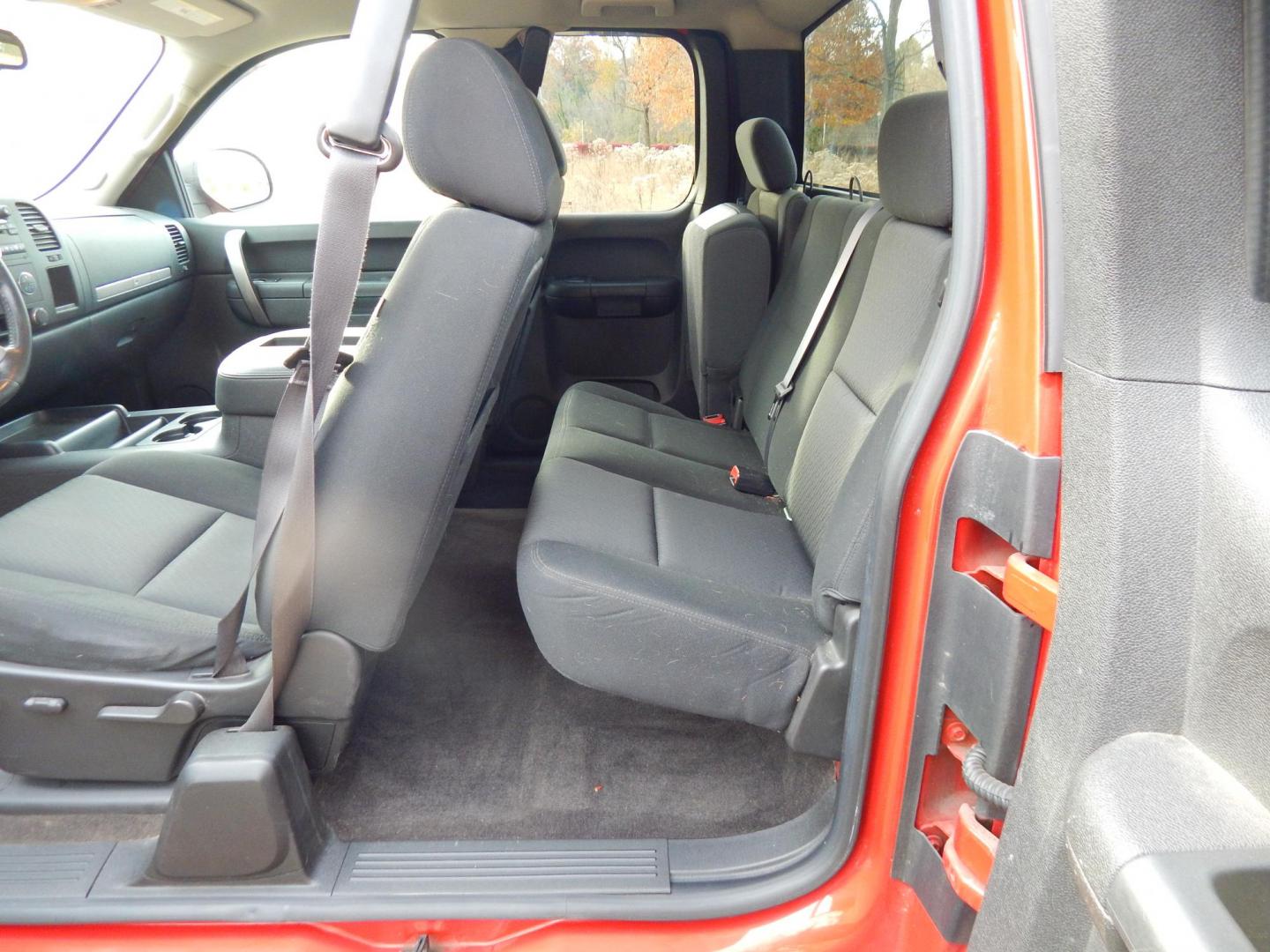 2013 RED /Black Cloth Chevrolet Silverado 1500 LT Ext. Cab Long Box 4WD (1GCRKSE78DZ) with an 5.3L V8 OHV 16V FFV engine, 6-Speed Automatic transmission, located at 6528 Lower York Road, New Hope, PA, 18938, (215) 862-9555, 40.358707, -74.977882 - Here we have a very nice Chevy Silverado with a 5.3L V8 putting power to a 4x4 automatic transmission. Options include: black cloth, dual climate controls, AM/FM/CD/AUX radio, cruise control, tilt steering wheel, automatic headlights, power windows, power locks, power mirrors, 18 inch alloy wheels a - Photo#13