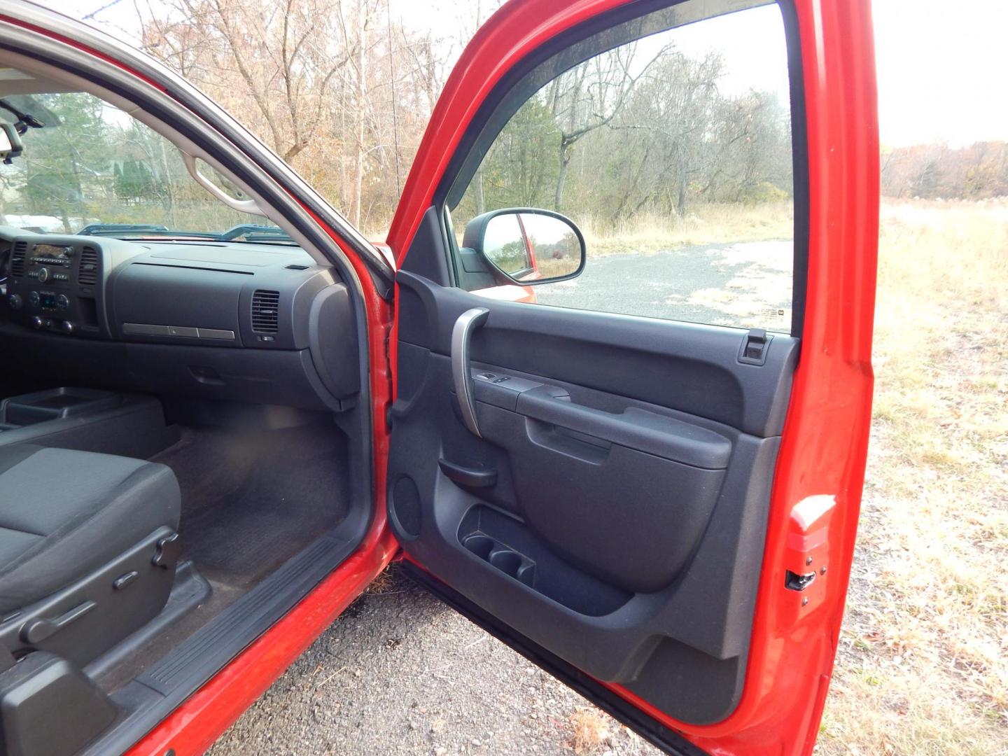 2013 RED /Black Cloth Chevrolet Silverado 1500 LT Ext. Cab Long Box 4WD (1GCRKSE78DZ) with an 5.3L V8 OHV 16V FFV engine, 6-Speed Automatic transmission, located at 6528 Lower York Road, New Hope, PA, 18938, (215) 862-9555, 40.358707, -74.977882 - Here we have a very nice Chevy Silverado with a 5.3L V8 putting power to a 4x4 automatic transmission. Options include: black cloth, dual climate controls, AM/FM/CD/AUX radio, cruise control, tilt steering wheel, automatic headlights, power windows, power locks, power mirrors, 18 inch alloy wheels a - Photo#14