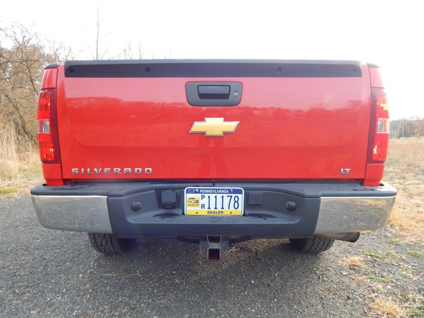 2013 RED /Black Cloth Chevrolet Silverado 1500 LT Ext. Cab Long Box 4WD (1GCRKSE78DZ) with an 5.3L V8 OHV 16V FFV engine, 6-Speed Automatic transmission, located at 6528 Lower York Road, New Hope, PA, 18938, (215) 862-9555, 40.358707, -74.977882 - Here we have a very nice Chevy Silverado with a 5.3L V8 putting power to a 4x4 automatic transmission. Options include: black cloth, dual climate controls, AM/FM/CD/AUX radio, cruise control, tilt steering wheel, automatic headlights, power windows, power locks, power mirrors, 18 inch alloy wheels a - Photo#2