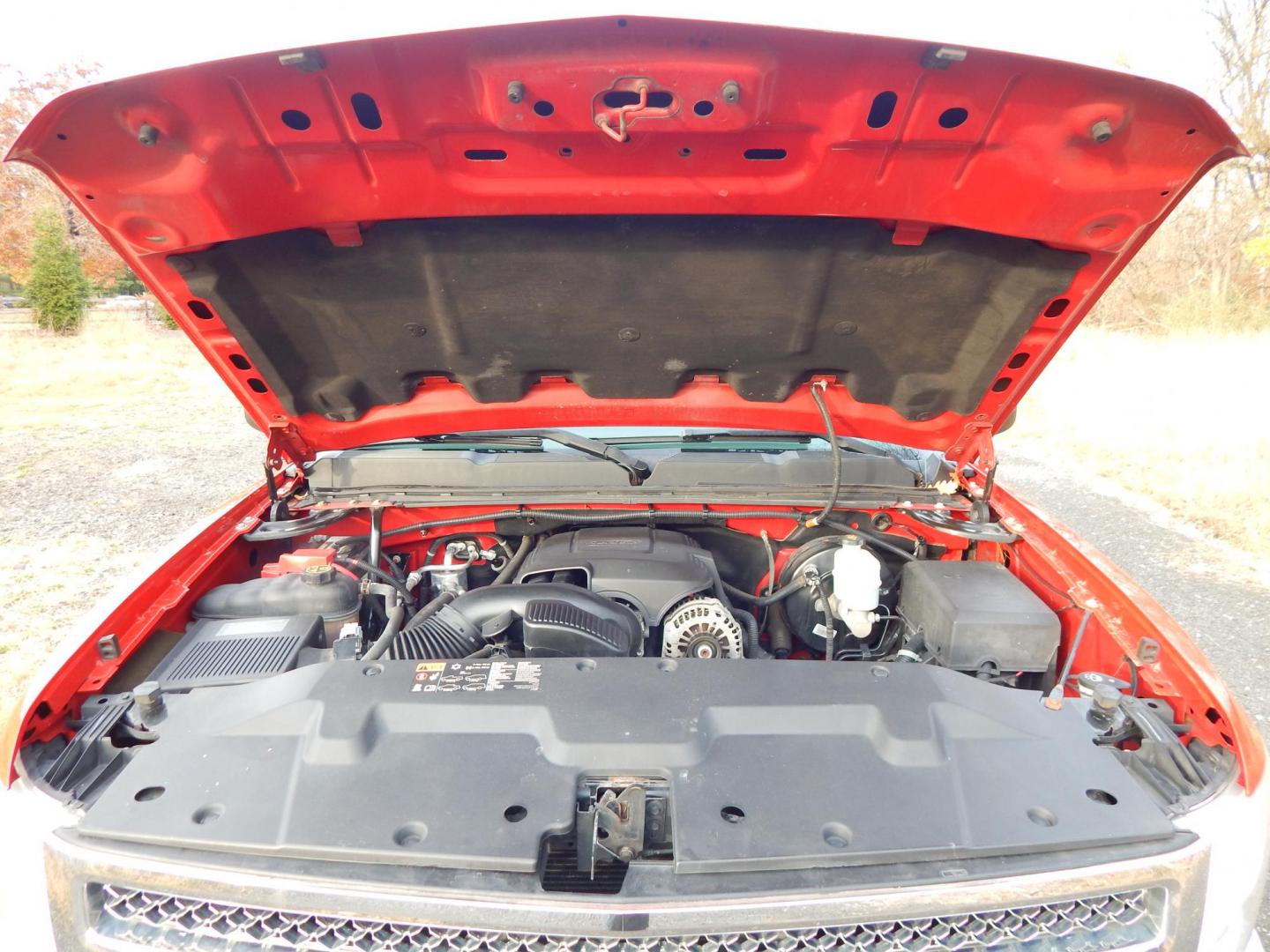 2013 RED /Black Cloth Chevrolet Silverado 1500 LT Ext. Cab Long Box 4WD (1GCRKSE78DZ) with an 5.3L V8 OHV 16V FFV engine, 6-Speed Automatic transmission, located at 6528 Lower York Road, New Hope, PA, 18938, (215) 862-9555, 40.358707, -74.977882 - Here we have a very nice Chevy Silverado with a 5.3L V8 putting power to a 4x4 automatic transmission. Options include: black cloth, dual climate controls, AM/FM/CD/AUX radio, cruise control, tilt steering wheel, automatic headlights, power windows, power locks, power mirrors, 18 inch alloy wheels a - Photo#22