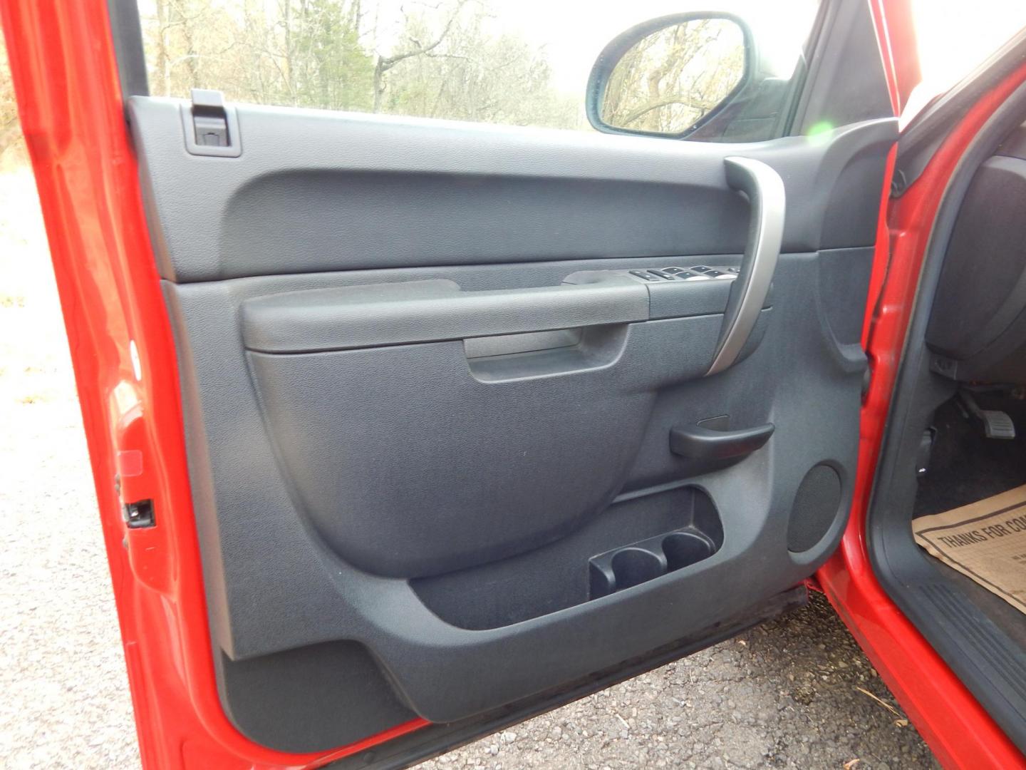 2013 RED /Black Cloth Chevrolet Silverado 1500 LT Ext. Cab Long Box 4WD (1GCRKSE78DZ) with an 5.3L V8 OHV 16V FFV engine, 6-Speed Automatic transmission, located at 6528 Lower York Road, New Hope, PA, 18938, (215) 862-9555, 40.358707, -74.977882 - Here we have a very nice Chevy Silverado with a 5.3L V8 putting power to a 4x4 automatic transmission. Options include: black cloth, dual climate controls, AM/FM/CD/AUX radio, cruise control, tilt steering wheel, automatic headlights, power windows, power locks, power mirrors, 18 inch alloy wheels a - Photo#8