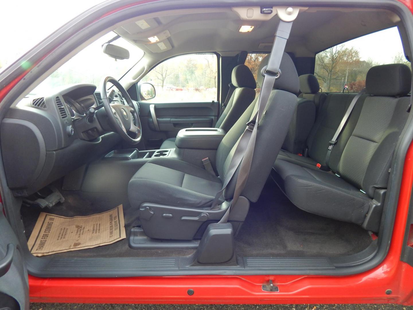 2013 RED /Black Cloth Chevrolet Silverado 1500 LT Ext. Cab Long Box 4WD (1GCRKSE78DZ) with an 5.3L V8 OHV 16V FFV engine, 6-Speed Automatic transmission, located at 6528 Lower York Road, New Hope, PA, 18938, (215) 862-9555, 40.358707, -74.977882 - Here we have a very nice Chevy Silverado with a 5.3L V8 putting power to a 4x4 automatic transmission. Options include: black cloth, dual climate controls, AM/FM/CD/AUX radio, cruise control, tilt steering wheel, automatic headlights, power windows, power locks, power mirrors, 18 inch alloy wheels a - Photo#9