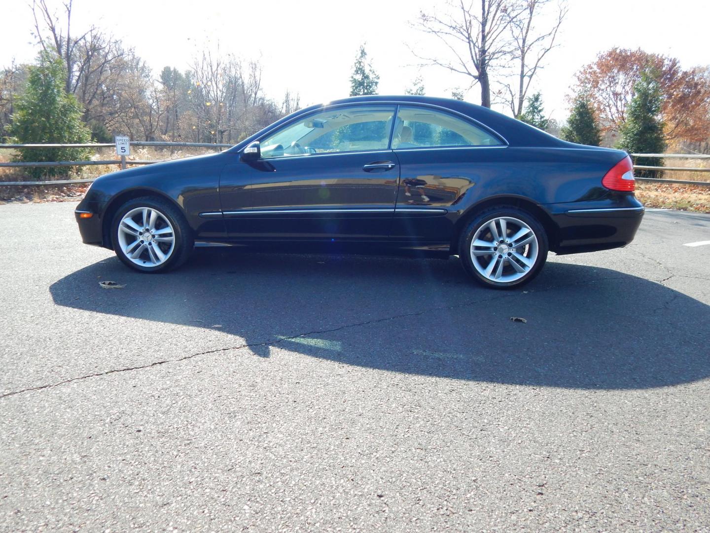 2006 Black /Tan Leather Mercedes-Benz CLK350 CLK350 Coupe (WDBTJ56J16F) with an 3.5L V6 DOHC 24V engine, 7-Speed Automatic Overdrive transmission, located at 6528 Lower York Road, New Hope, PA, 18938, (215) 862-9555, 40.358707, -74.977882 - Here we have a Mercedes Benz CLK350 with a 3.5L V6 putting power to the rear wheels via a smooth shifting automatic transmission. Options include: tan leather, dual power seats, dual climate control, sunroof, AM/FM/CD radio, Front heated seats, cruise control, tilt steering wheel, automatic headligh - Photo#1