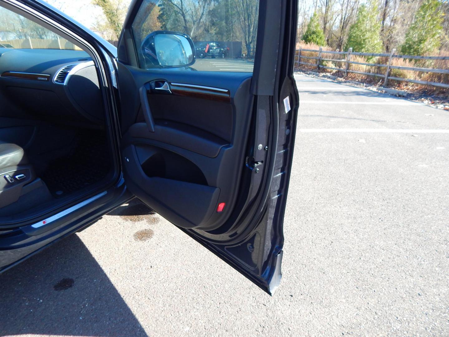 2011 Blue /Brown Leather Audi Q7 3.0 S Line Prestige quattro (WA1DGAFE3BD) with an 3.0L V6 DOHC 24V TURBO engine, 6-Speed Automatic transmission, located at 6528 Lower York Road, New Hope, PA, 18938, (215) 862-9555, 40.358707, -74.977882 - Here we have a reconstructed title Audi Q7 with a 3.0L supercharged V6 putting power to all four wheels via a smooth shifting automatic transmission. Options include: brown leather, dual power seats, wood grain, dual climate controls, heated seats, AM/FM/CD/MEDIA radio, Bose speakers, memory drivers - Photo#19