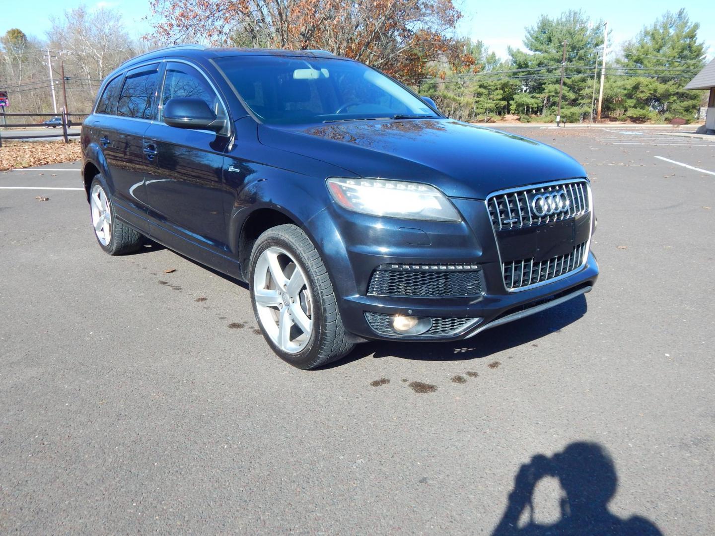 2011 Blue /Brown Leather Audi Q7 3.0 S Line Prestige quattro (WA1DGAFE3BD) with an 3.0L V6 DOHC 24V TURBO engine, 6-Speed Automatic transmission, located at 6528 Lower York Road, New Hope, PA, 18938, (215) 862-9555, 40.358707, -74.977882 - Here we have a reconstructed title Audi Q7 with a 3.0L supercharged V6 putting power to all four wheels via a smooth shifting automatic transmission. Options include: brown leather, dual power seats, wood grain, dual climate controls, heated seats, AM/FM/CD/MEDIA radio, Bose speakers, memory drivers - Photo#4