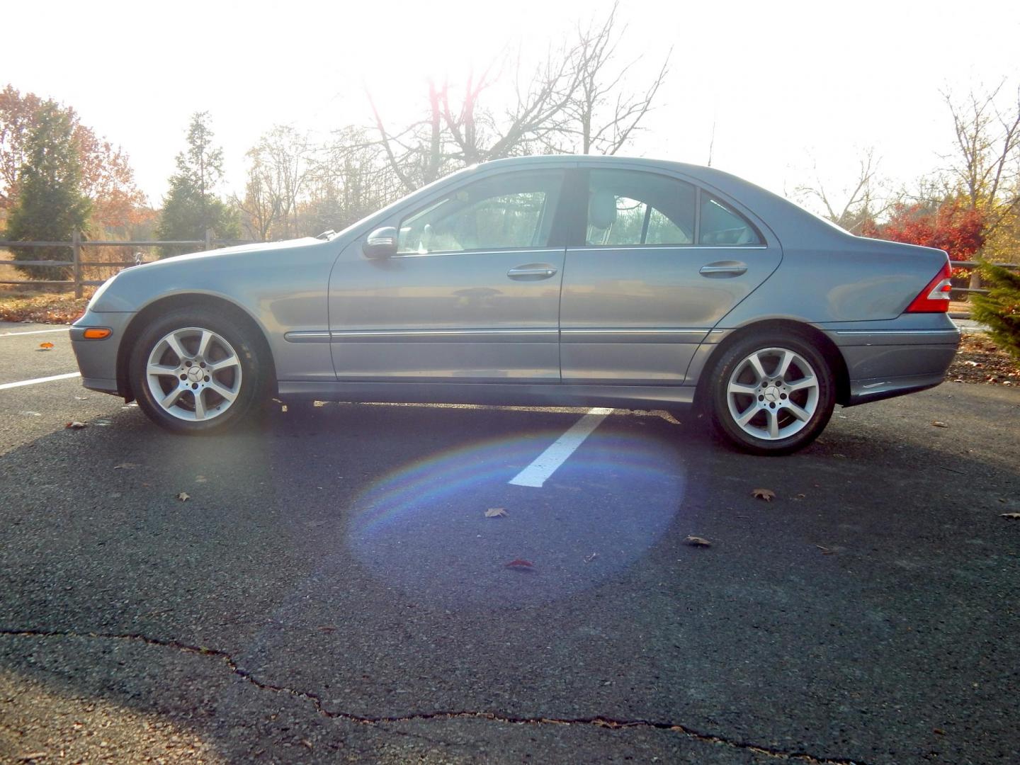 2007 Blue /Gray Leather Mercedes-Benz C-Class C280 Luxury Sedan 4Matic (WDBRF92H57F) with an 3.2L V6 SOHC 18V engine, Automatic transmission, located at 6528 Lower York Road, New Hope, PA, 18938, (215) 862-9555, 40.358707, -74.977882 - Here we have a Mercedes Benz C280 with a 3.0L V6 putting power to the ground via a smooth shifting all wheel drive transmission. Options include: gray leather, dual power seats, heated front seats, dual climate controls, AM/FM/CD radio, power tilt steering wheel, automatic headlights, power windows/ - Photo#1