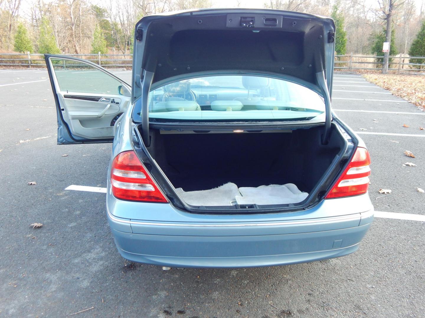 2007 Blue /Gray Leather Mercedes-Benz C-Class C280 Luxury Sedan 4Matic (WDBRF92H57F) with an 3.2L V6 SOHC 18V engine, Automatic transmission, located at 6528 Lower York Road, New Hope, PA, 18938, (215) 862-9555, 40.358707, -74.977882 - Here we have a Mercedes Benz C280 with a 3.0L V6 putting power to the ground via a smooth shifting all wheel drive transmission. Options include: gray leather, dual power seats, heated front seats, dual climate controls, AM/FM/CD radio, power tilt steering wheel, automatic headlights, power windows/ - Photo#14