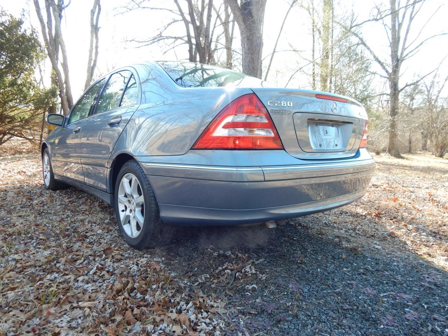 2007 Blue /Gray Leather Mercedes-Benz C-Class C280 Luxury Sedan 4Matic (WDBRF92H57F) with an 3.2L V6 SOHC 18V engine, Automatic transmission, located at 6528 Lower York Road, New Hope, PA, 18938, (215) 862-9555, 40.358707, -74.977882 - Here we have a Mercedes Benz C280 with a 3.0L V6 putting power to the ground via a smooth shifting all wheel drive transmission. Options include: gray leather, dual power seats, heated front seats, dual climate controls, AM/FM/CD radio, power tilt steering wheel, automatic headlights, power windows/ - Photo#5