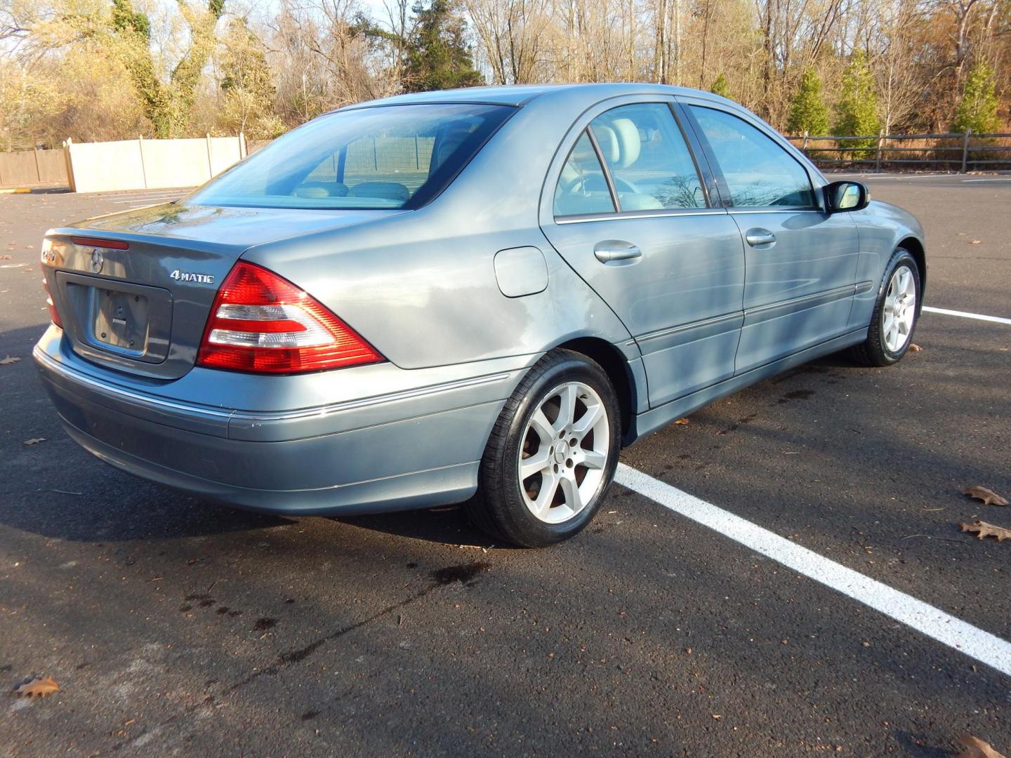 2007 Blue /Gray Leather Mercedes-Benz C-Class C280 Luxury Sedan 4Matic (WDBRF92H57F) with an 3.2L V6 SOHC 18V engine, Automatic transmission, located at 6528 Lower York Road, New Hope, PA, 18938, (215) 862-9555, 40.358707, -74.977882 - Here we have a Mercedes Benz C280 with a 3.0L V6 putting power to the ground via a smooth shifting all wheel drive transmission. Options include: gray leather, dual power seats, heated front seats, dual climate controls, AM/FM/CD radio, power tilt steering wheel, automatic headlights, power windows/ - Photo#3