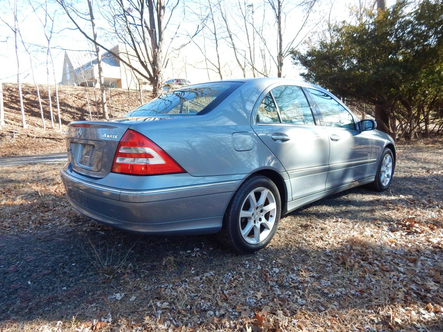 2007 Blue /Gray Leather Mercedes-Benz C-Class C280 Luxury Sedan 4Matic (WDBRF92H57F) with an 3.2L V6 SOHC 18V engine, Automatic transmission, located at 6528 Lower York Road, New Hope, PA, 18938, (215) 862-9555, 40.358707, -74.977882 - Here we have a Mercedes Benz C280 with a 3.0L V6 putting power to the ground via a smooth shifting all wheel drive transmission. Options include: gray leather, dual power seats, heated front seats, dual climate controls, AM/FM/CD radio, power tilt steering wheel, automatic headlights, power windows/ - Photo#17