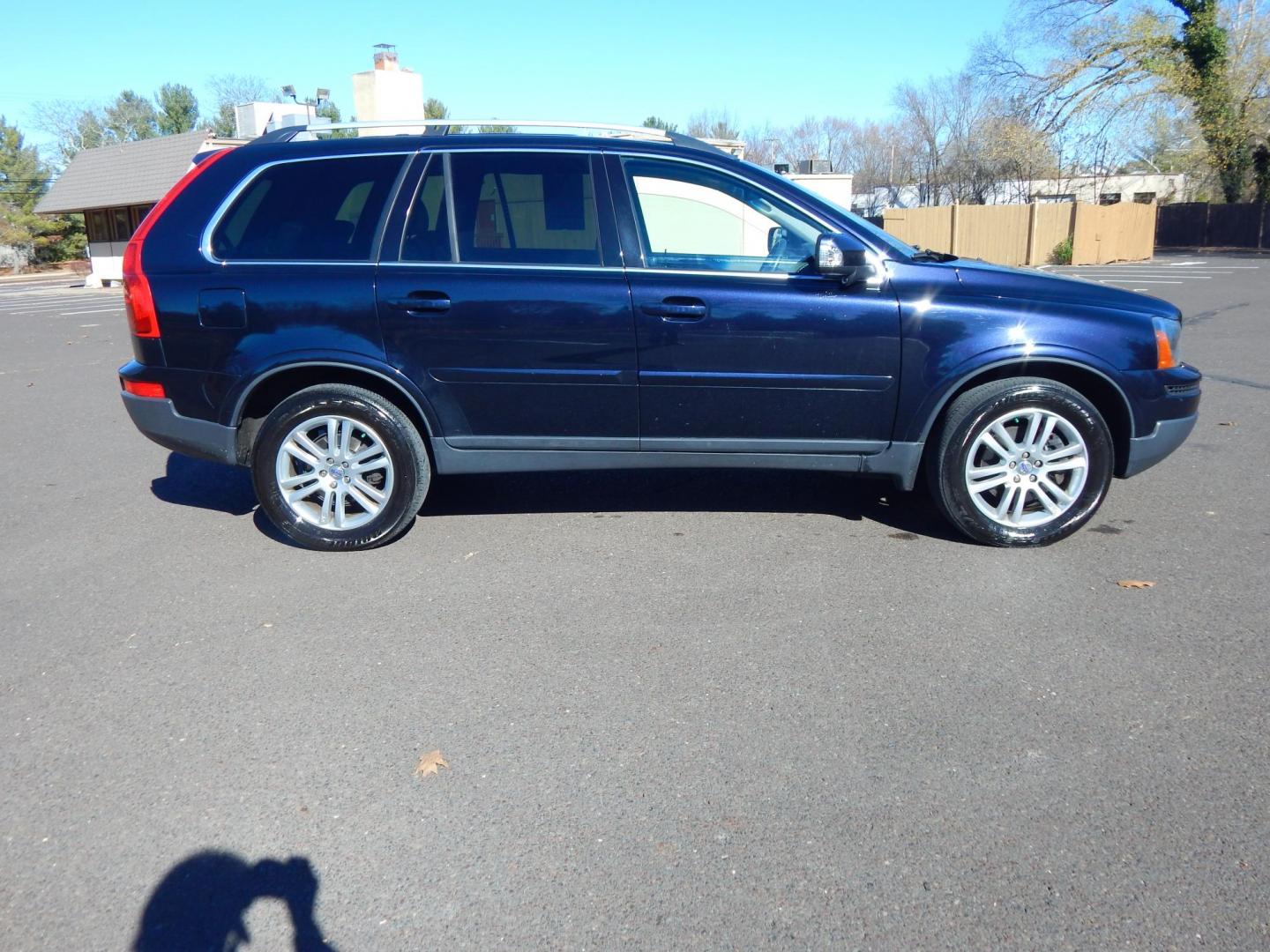 2010 Blue /Black Leather Volvo XC90 3.2 AWD 7-Passenger (YV4982CZ4A1) with an 3.2L L6 DOHC 24V engine, 6-Speed Automatic Overdrive transmission, located at 6528 Lower York Road, New Hope, PA, 18938, (215) 862-9555, 40.358707, -74.977882 - Here we have a very nice, ONE OWNER, NO ACCIDENT Volvo XC90 with a 3.2L inline 6 putting power to the ground via a smooth shifting all wheel drive transmission. Options include: black leather, power seats, wood grain trim, dual climate controls, heated seats, AM/FM/CD radio, tilt steering wheel, cru - Photo#4