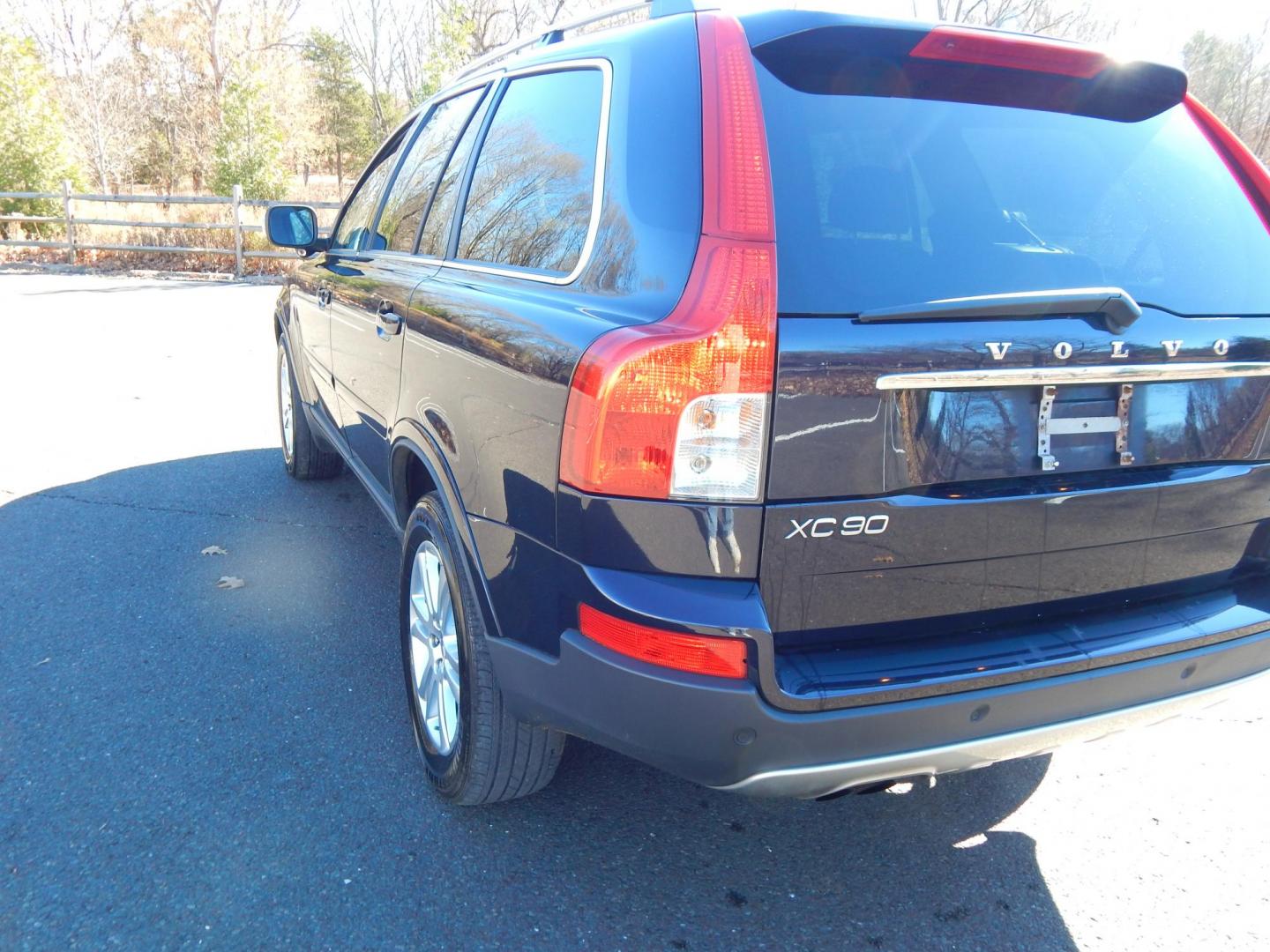 2010 Blue /Black Leather Volvo XC90 3.2 AWD 7-Passenger (YV4982CZ4A1) with an 3.2L L6 DOHC 24V engine, 6-Speed Automatic Overdrive transmission, located at 6528 Lower York Road, New Hope, PA, 18938, (215) 862-9555, 40.358707, -74.977882 - Here we have a very nice, ONE OWNER, NO ACCIDENT Volvo XC90 with a 3.2L inline 6 putting power to the ground via a smooth shifting all wheel drive transmission. Options include: black leather, power seats, wood grain trim, dual climate controls, heated seats, AM/FM/CD radio, tilt steering wheel, cru - Photo#6