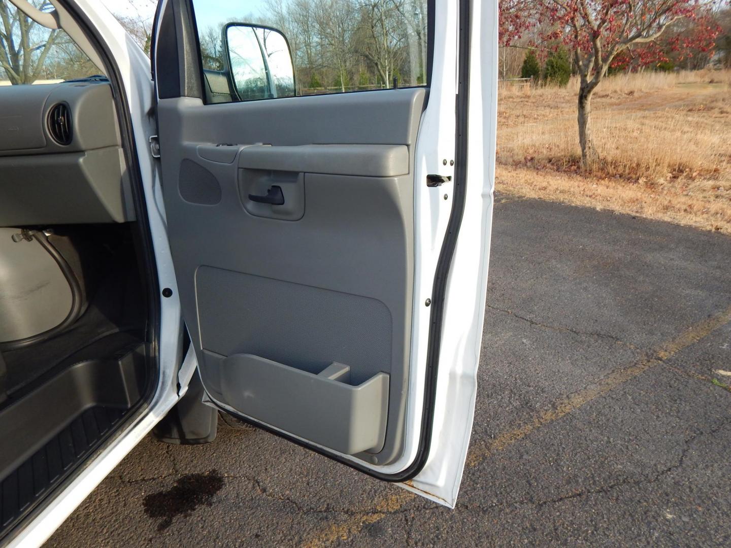 2008 White /Gray Leather Ford E-Series Van E-150 (1FTNE14W18D) with an 4.6L V8 SOHC 16V engine, 4-Speed Automatic Overdrive transmission, located at 6528 Lower York Road, New Hope, PA, 18938, (215) 862-9555, 40.358707, -74.977882 - Here we have a low mileage, 2008 Ford E-150 cargo van with a 4.6L V8 putting power to the rear wheels via an automatic transmission. Options include: gray leather, AM/FM radio, A/C, heat, cruise control, tilt steering wheel, power windows/locks/mirrors, 2 sets of keys, 16 inch wheels with 4 Nexen Ro - Photo#17