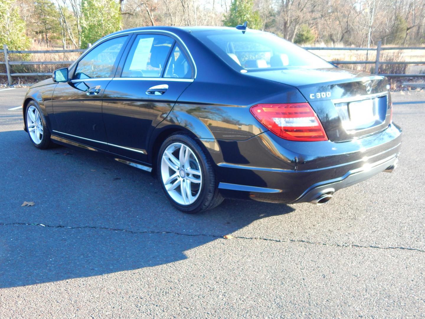 2012 Black /Black Leather Mercedes-Benz C-Class C300 4MATIC Sport Sedan (WDDGF8BB3CR) with an 3.0L V6 DOHC 24V engine, 7-Speed Automatic transmission, located at 6528 Lower York Road, New Hope, PA, 18938, (215) 862-9555, 40.358707, -74.977882 - Here we have a very nice, low mileage, Mercedes C300 with a 3.0L V6 putting power down to all four wheels via a smooth shifting automatic transmission. Options include: black leather, power seats, heated front seats, dual climate controls, AM/FM/CD/SIRIUS radio, navigation, sunroof, power tilting s - Photo#4