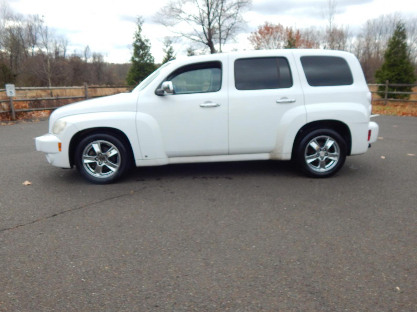 2009 White /Black Cloth Chevrolet HHR LT1 (3GNCA23B19S) with an 2.2L L4 DOHC 16V engine, 4-Speed Automatic Overdrive transmission, located at 6528 Lower York Road, New Hope, PA, 18938, (215) 862-9555, 40.358707, -74.977882 - Here we have a Chevy HHR with a 2.2L inline 4 cylinder putting power to the front wheels via an automatic transmission. Options include: black cloth, heat, A/C, AM/FM/CD/XM radio, sunroof, cruise control, tilt steering wheel, power windows, power locks, power mirrors, traction control, 16 inch alloy - Photo#1