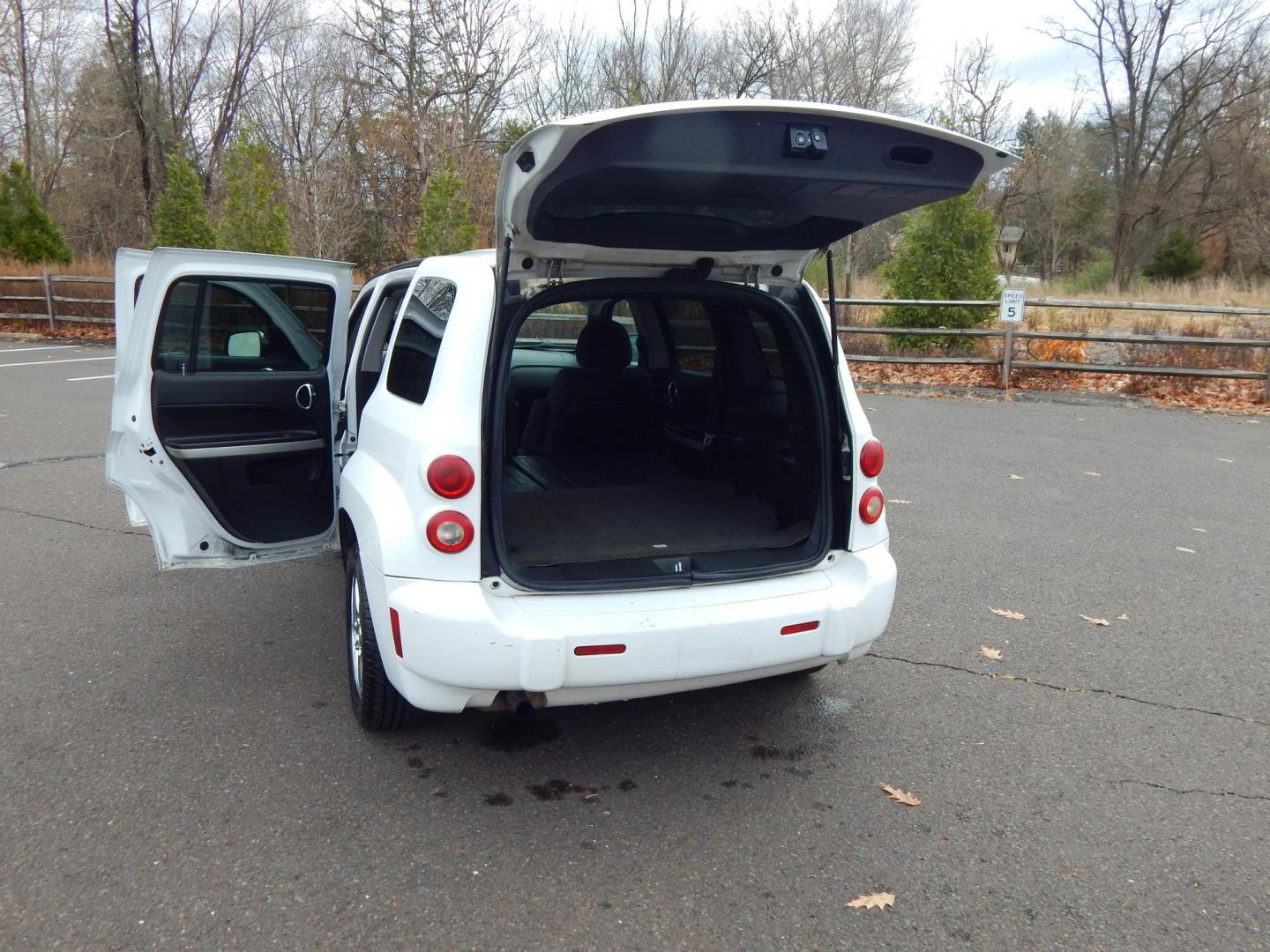 2009 White /Black Cloth Chevrolet HHR LT1 (3GNCA23B19S) with an 2.2L L4 DOHC 16V engine, 4-Speed Automatic Overdrive transmission, located at 6528 Lower York Road, New Hope, PA, 18938, (215) 862-9555, 40.358707, -74.977882 - Here we have a Chevy HHR with a 2.2L inline 4 cylinder putting power to the front wheels via an automatic transmission. Options include: black cloth, heat, A/C, AM/FM/CD/XM radio, sunroof, cruise control, tilt steering wheel, power windows, power locks, power mirrors, traction control, 16 inch alloy - Photo#11