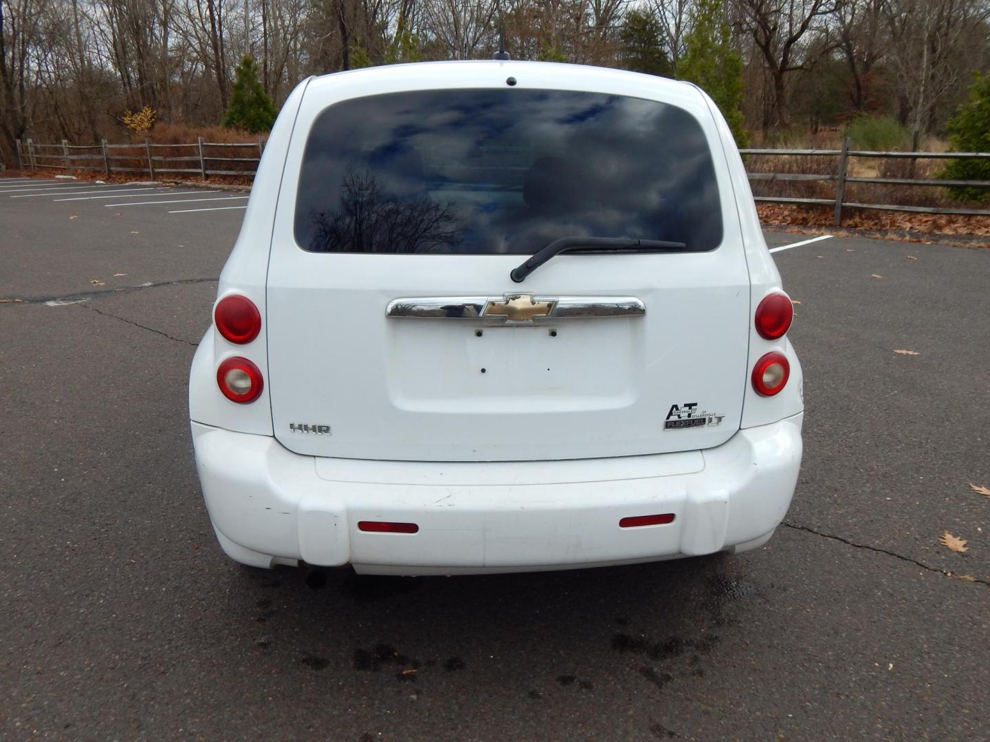 2009 White /Black Cloth Chevrolet HHR LT1 (3GNCA23B19S) with an 2.2L L4 DOHC 16V engine, 4-Speed Automatic Overdrive transmission, located at 6528 Lower York Road, New Hope, PA, 18938, (215) 862-9555, 40.358707, -74.977882 - Here we have a Chevy HHR with a 2.2L inline 4 cylinder putting power to the front wheels via an automatic transmission. Options include: black cloth, heat, A/C, AM/FM/CD/XM radio, sunroof, cruise control, tilt steering wheel, power windows, power locks, power mirrors, traction control, 16 inch alloy - Photo#6