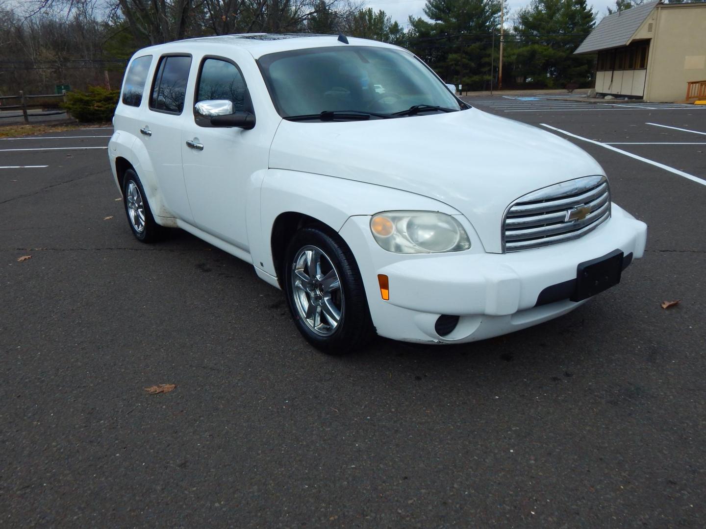 2009 White /Black Cloth Chevrolet HHR LT1 (3GNCA23B19S) with an 2.2L L4 DOHC 16V engine, 4-Speed Automatic Overdrive transmission, located at 6528 Lower York Road, New Hope, PA, 18938, (215) 862-9555, 40.358707, -74.977882 - Here we have a Chevy HHR with a 2.2L inline 4 cylinder putting power to the front wheels via an automatic transmission. Options include: black cloth, heat, A/C, AM/FM/CD/XM radio, sunroof, cruise control, tilt steering wheel, power windows, power locks, power mirrors, traction control, 16 inch alloy - Photo#9