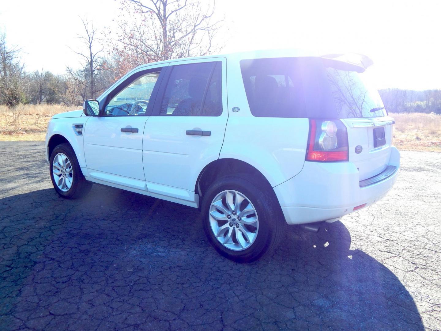 2011 White /Tan Leather Land Rover LR2 HSE (SALFR2BN5BH) with an 3.2L L6 DOHC 24V engine, 6-Speed Automatic transmission, located at 6528 Lower York Road, New Hope, PA, 18938, (215) 862-9555, 40.358707, -74.977882 - Here we have a very nice, one owner, Land Rover LR2 with a 3.2L inline 6 putting power to an all wheel drive automatic transmission. Options include: tan leather, dual power seats, dual sunroofs, AM/FM/CD/AUX radio with Alpine speakers, dual climate controls, heated seats, cruise control, automatic - Photo#1