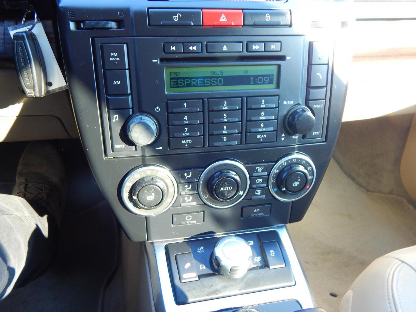 2011 White /Tan Leather Land Rover LR2 HSE (SALFR2BN5BH) with an 3.2L L6 DOHC 24V engine, 6-Speed Automatic transmission, located at 6528 Lower York Road, New Hope, PA, 18938, (215) 862-9555, 40.358707, -74.977882 - Here we have a very nice, one owner, Land Rover LR2 with a 3.2L inline 6 putting power to an all wheel drive automatic transmission. Options include: tan leather, dual power seats, dual sunroofs, AM/FM/CD/AUX radio with Alpine speakers, dual climate controls, heated seats, cruise control, automatic - Photo#23