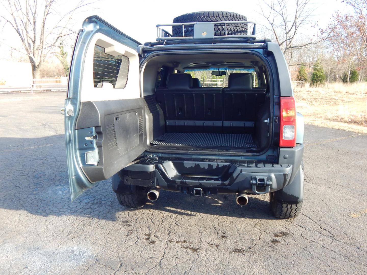 2007 Blue /Black Leather Hummer H3 Adventure (5GTDN13E778) with an 3.7L L5 DOHC 20V engine, Automatic transmission, located at 6528 Lower York Road, New Hope, PA, 18938, (215) 862-9555, 40.358707, -74.977882 - Here we have a very nice Hummer H3 Adventure package with a 3.7L inline 5 cylinder putting power to an 4x4 automatic transmission. Options include: black leather, AC/heat, AM/FM/CD radio, tilt steering wheel, power windows/locks/mirrors, automatic headlights, locking rear differential, Raceline whee - Photo#13