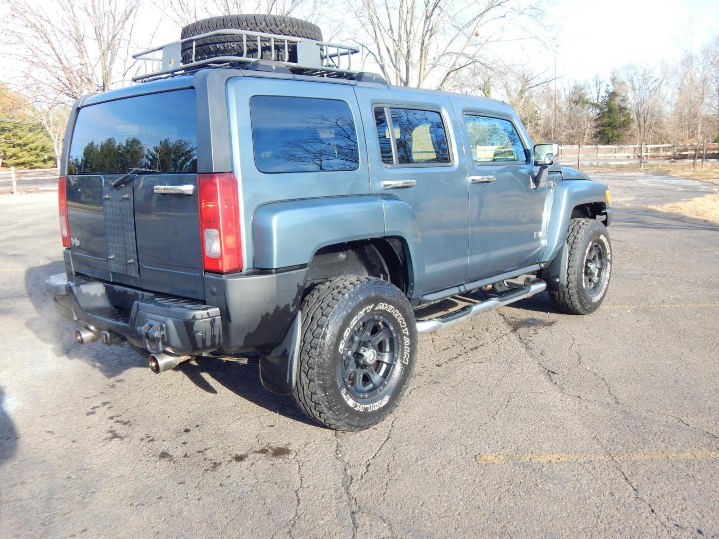 2007 Blue /Black Leather Hummer H3 Adventure (5GTDN13E778) with an 3.7L L5 DOHC 20V engine, Automatic transmission, located at 6528 Lower York Road, New Hope, PA, 18938, (215) 862-9555, 40.358707, -74.977882 - Here we have a very nice Hummer H3 Adventure package with a 3.7L inline 5 cylinder putting power to an 4x4 automatic transmission. Options include: black leather, AC/heat, AM/FM/CD radio, tilt steering wheel, power windows/locks/mirrors, automatic headlights, locking rear differential, Raceline whee - Photo#3