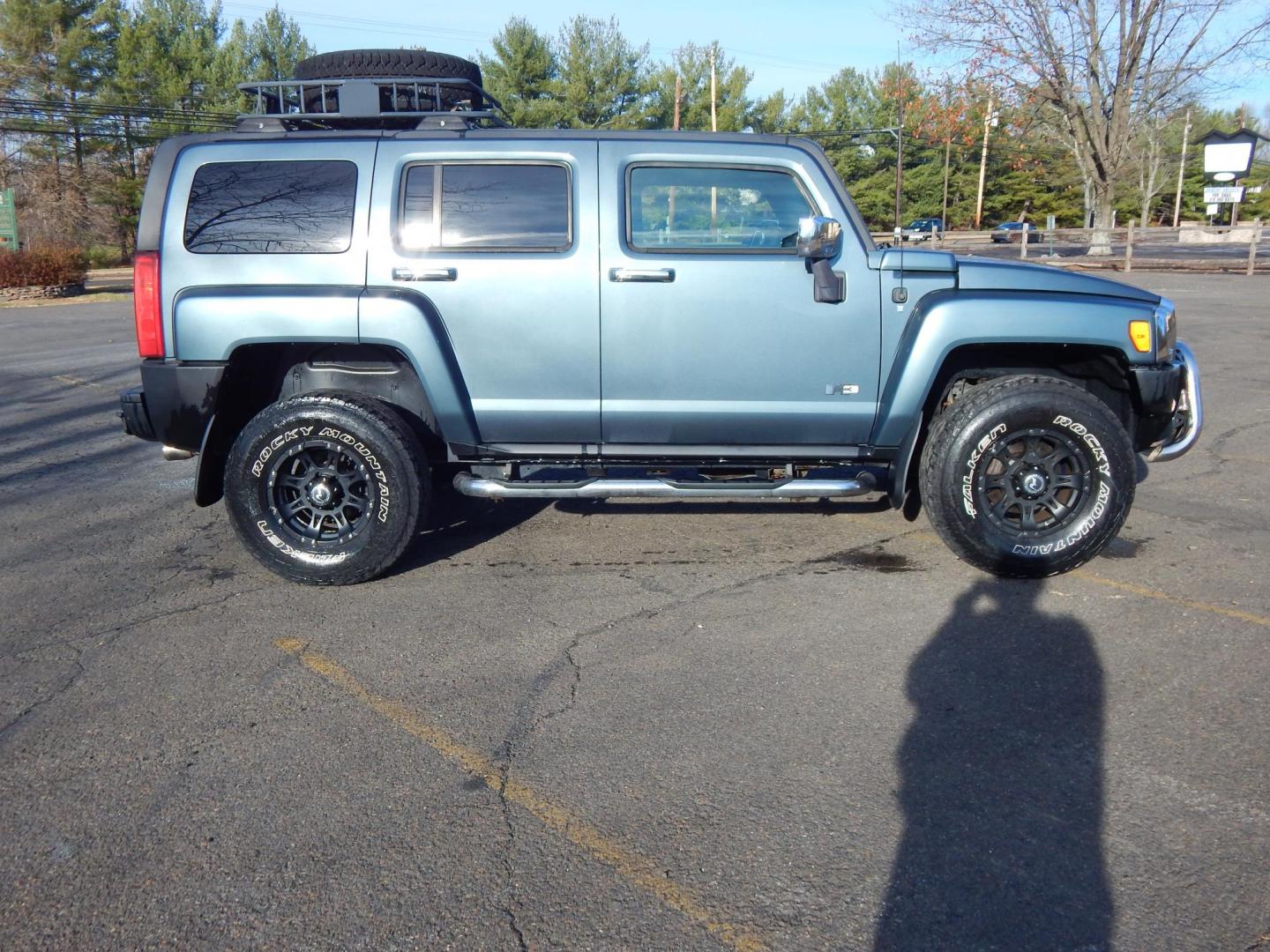 2007 Blue /Black Leather Hummer H3 Adventure (5GTDN13E778) with an 3.7L L5 DOHC 20V engine, Automatic transmission, located at 6528 Lower York Road, New Hope, PA, 18938, (215) 862-9555, 40.358707, -74.977882 - Here we have a very nice Hummer H3 Adventure package with a 3.7L inline 5 cylinder putting power to an 4x4 automatic transmission. Options include: black leather, AC/heat, AM/FM/CD radio, tilt steering wheel, power windows/locks/mirrors, automatic headlights, locking rear differential, Raceline whee - Photo#5