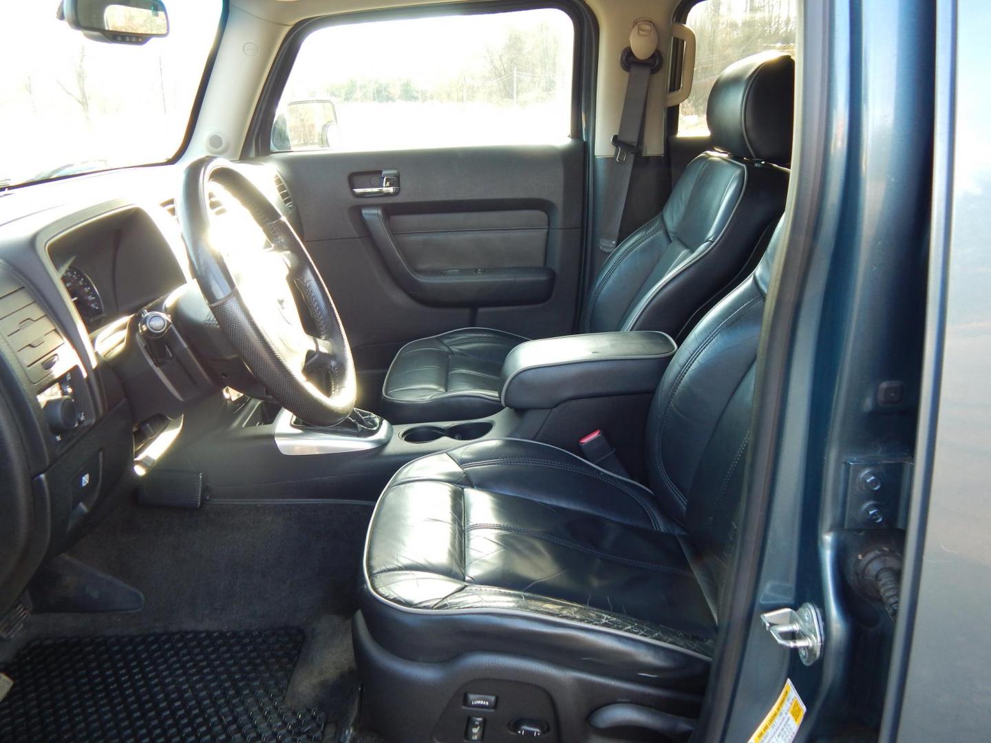 2007 Blue /Black Leather Hummer H3 Adventure (5GTDN13E778) with an 3.7L L5 DOHC 20V engine, Automatic transmission, located at 6528 Lower York Road, New Hope, PA, 18938, (215) 862-9555, 40.358707, -74.977882 - Here we have a very nice Hummer H3 Adventure package with a 3.7L inline 5 cylinder putting power to an 4x4 automatic transmission. Options include: black leather, AC/heat, AM/FM/CD radio, tilt steering wheel, power windows/locks/mirrors, automatic headlights, locking rear differential, Raceline whee - Photo#9